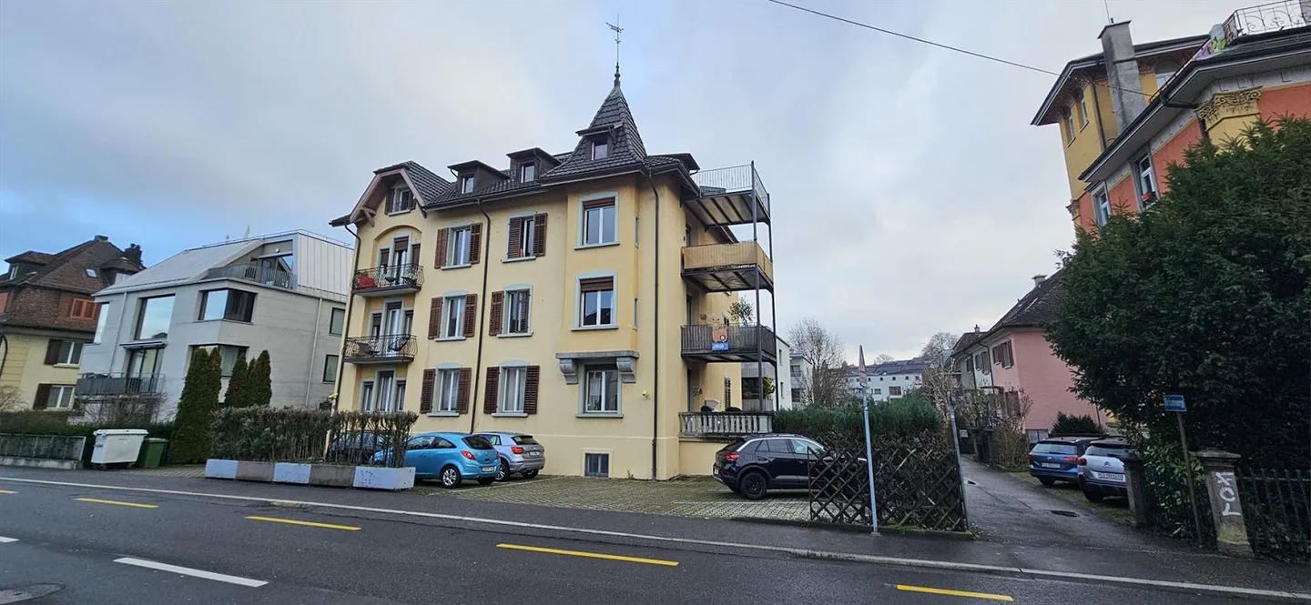 Charmante 3 Zimmer Wohnung mit grossem Balkon - Foto 1 von 8