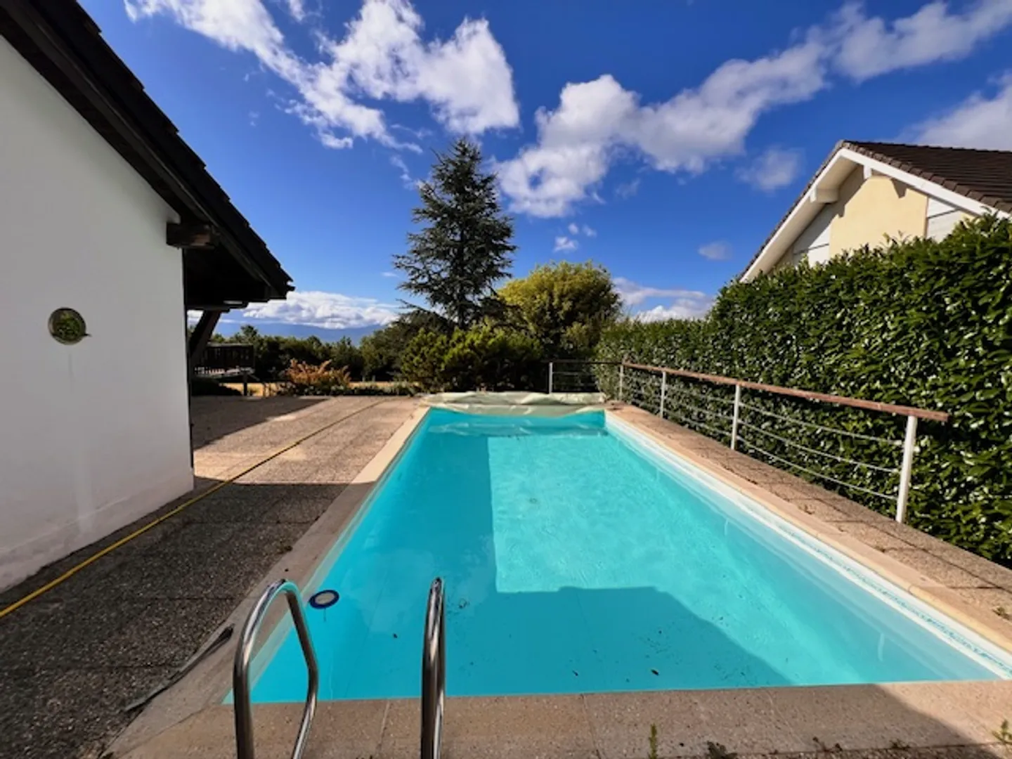Bella e grande villa singola con piscina e vista lago a Givrins - Foto 12 di 13