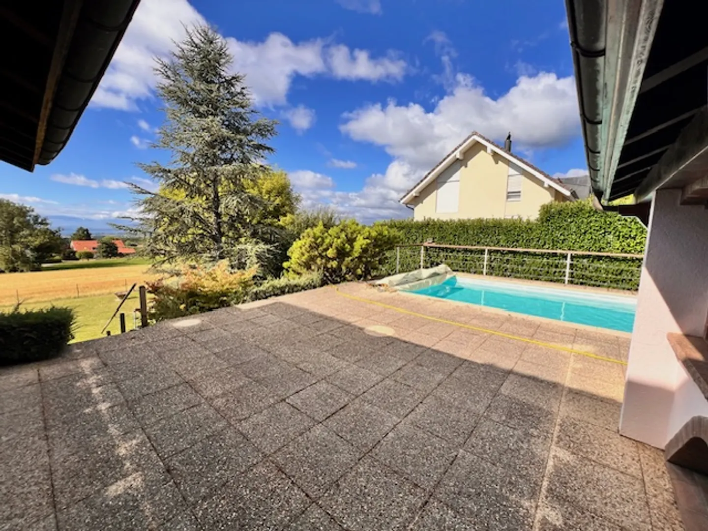 Bella e grande villa singola con piscina e vista lago a Givrins - Foto 13 di 13
