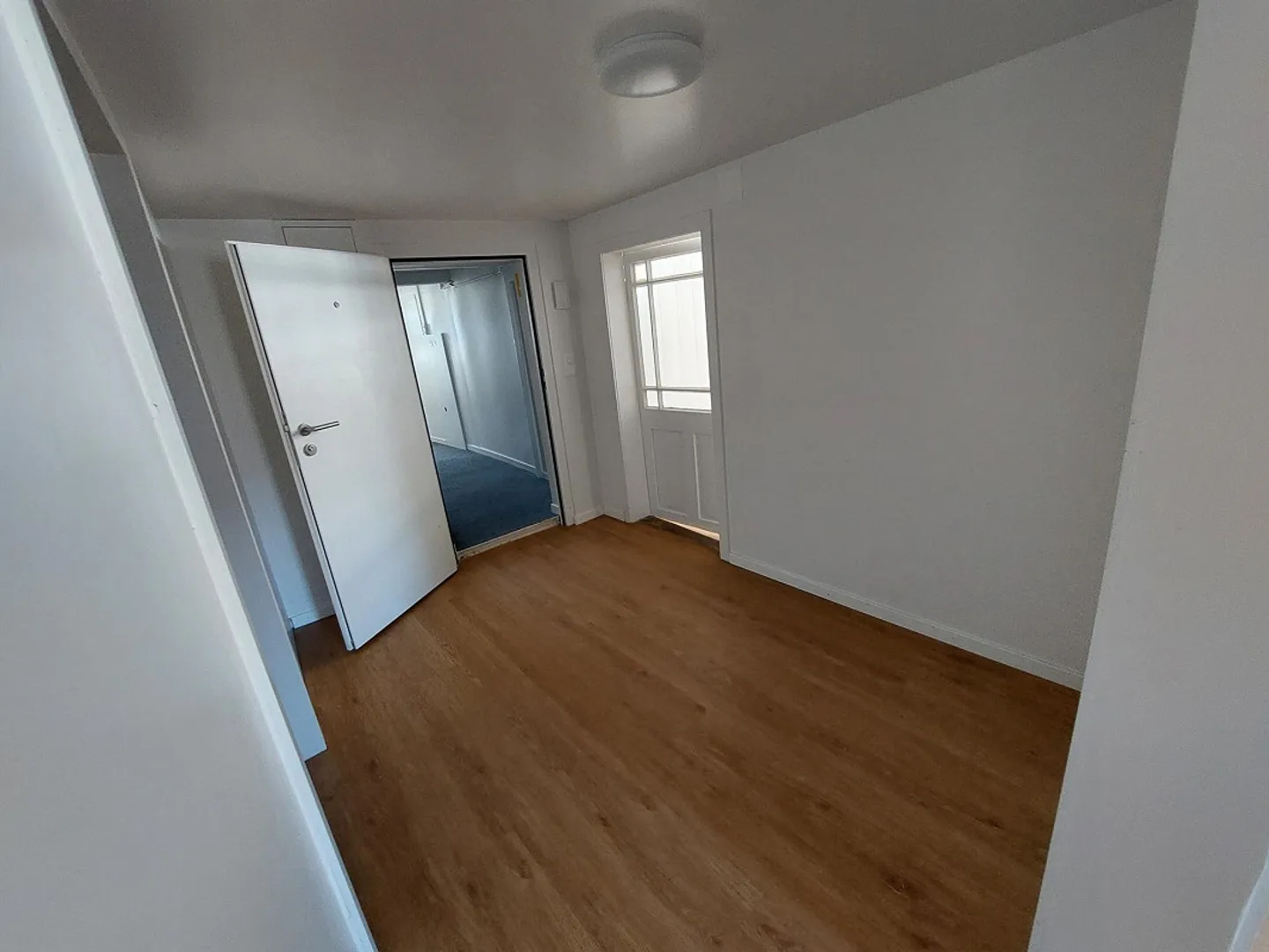Renovated 2.5 Room Attic Apartment for Rent in the Old Town - Photo 5 of 7