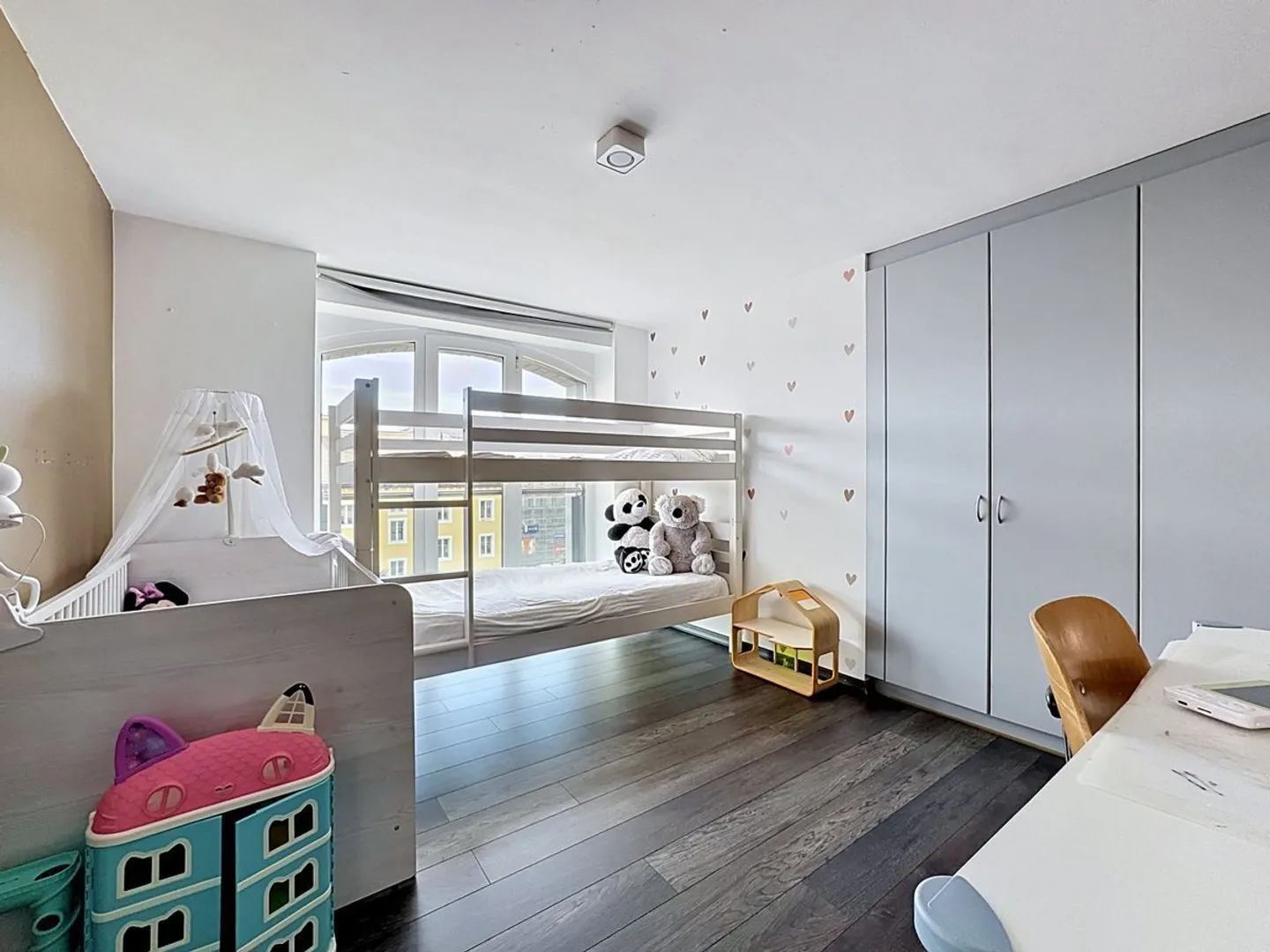 Light, Height, Character: a Duplex like no other in La Chaux-de-Fonds - Photo 9 of 11