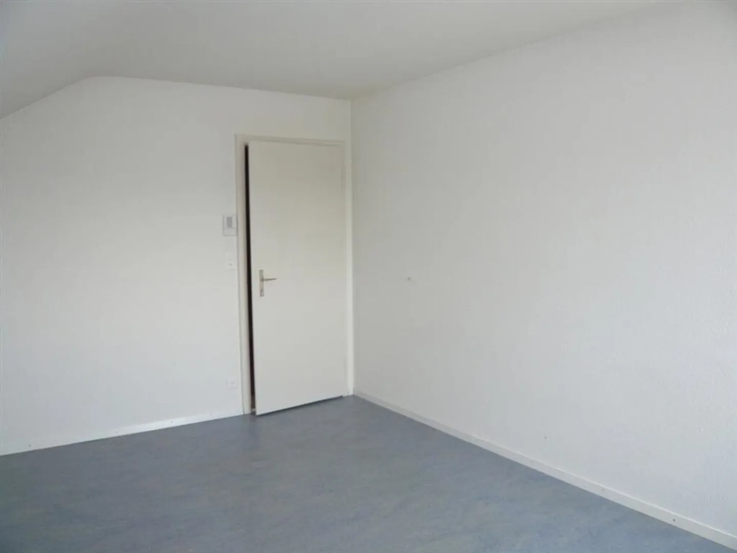 Attique à louer - Photo 3 sur 4