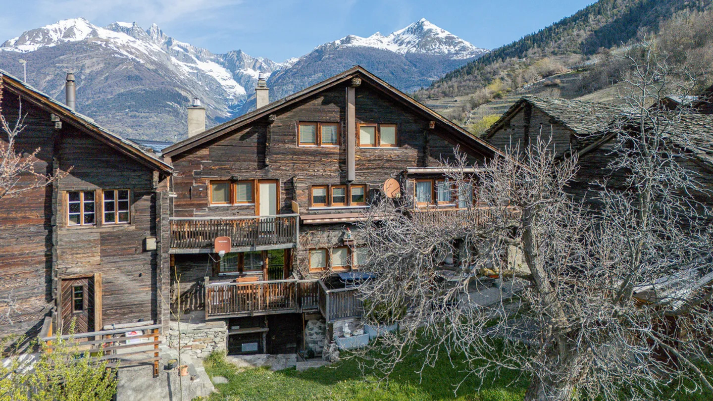 Appartamento affascinante in una casa rustica del Vallese sopra Visp - Foto 1 di 13