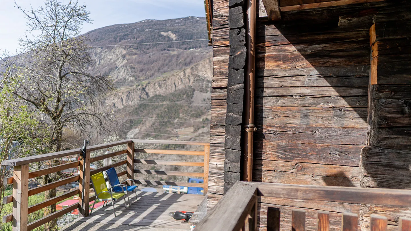 Appartamento affascinante in una casa rustica del Vallese sopra Visp - Foto 2 di 13