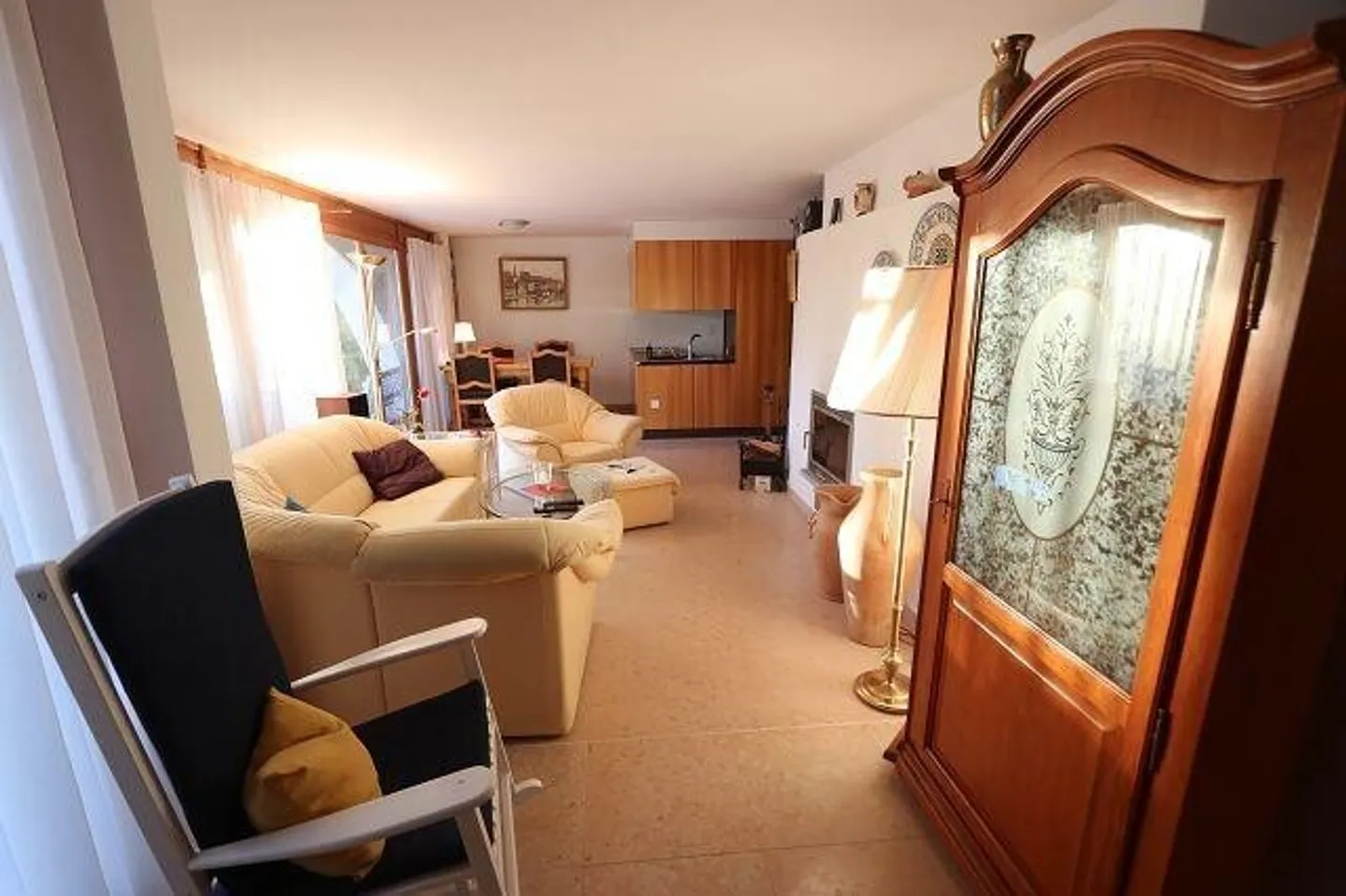 4 1/2-Room Villa with Pool and Large Surroundings - Photo 4 of 13