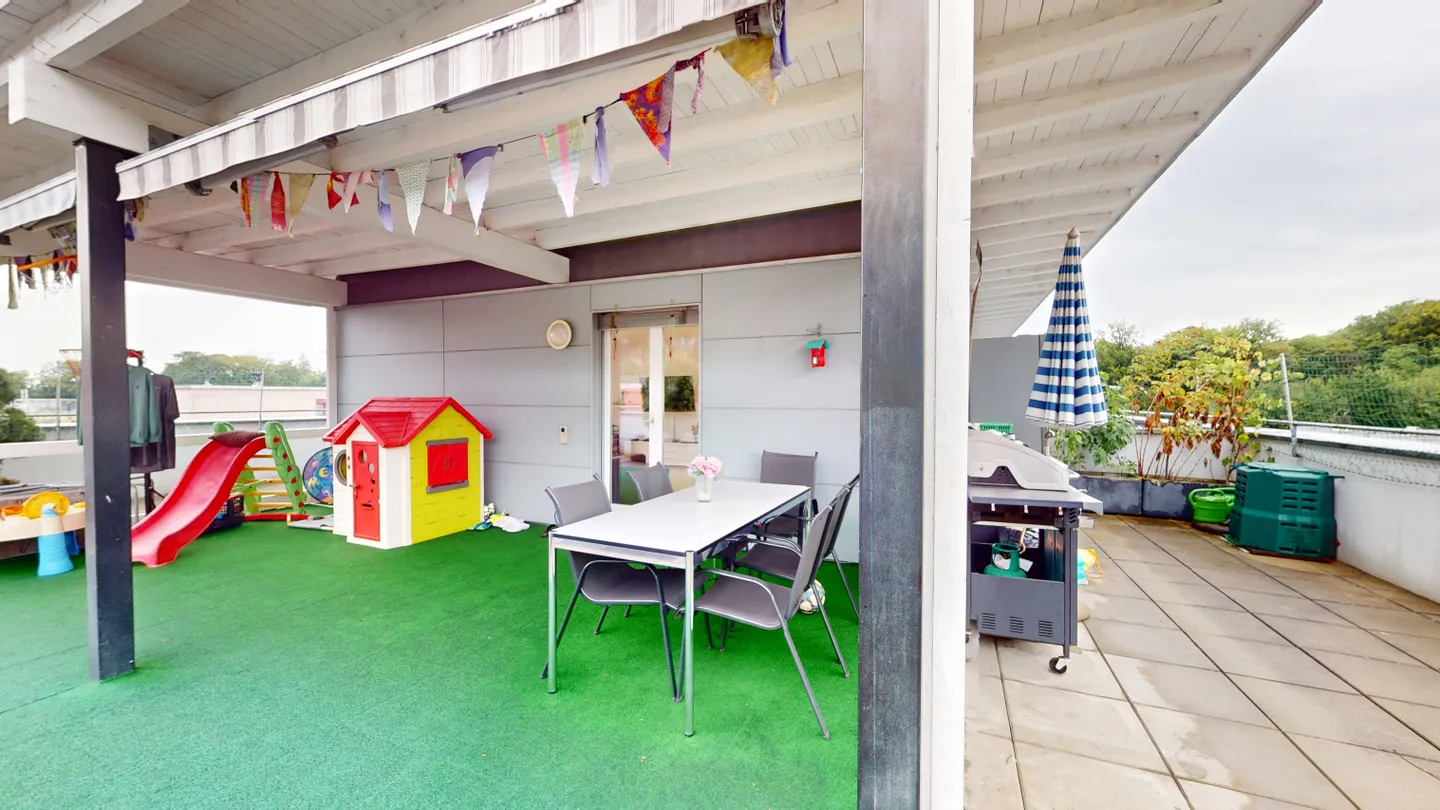 Spacious Apartment with Terrace - Photo 1 of 9