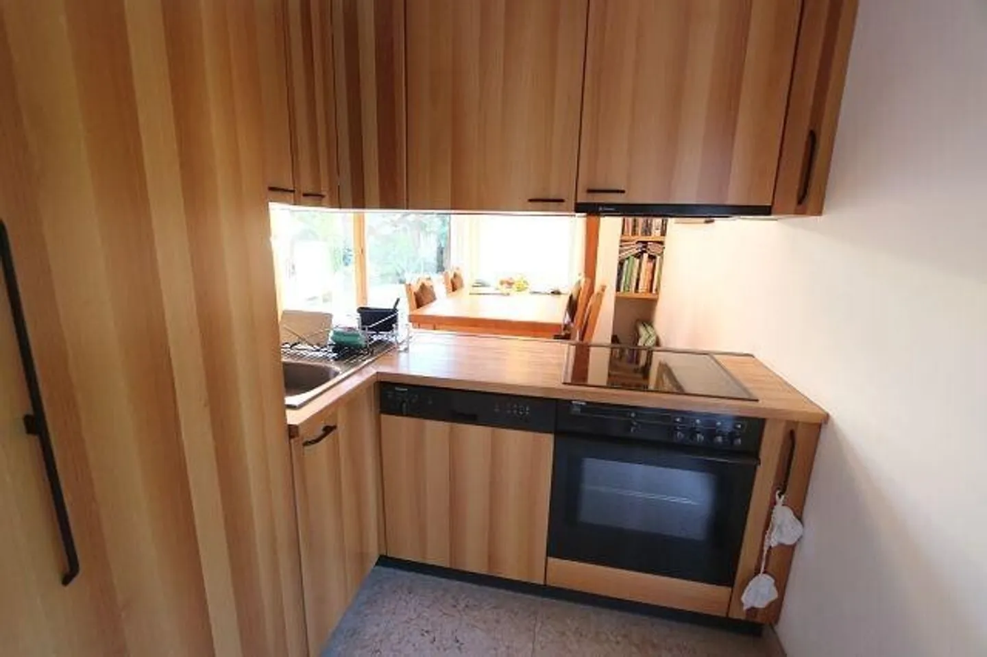 4 1/2-Room Villa with Pool and Large Surroundings - Photo 8 of 13