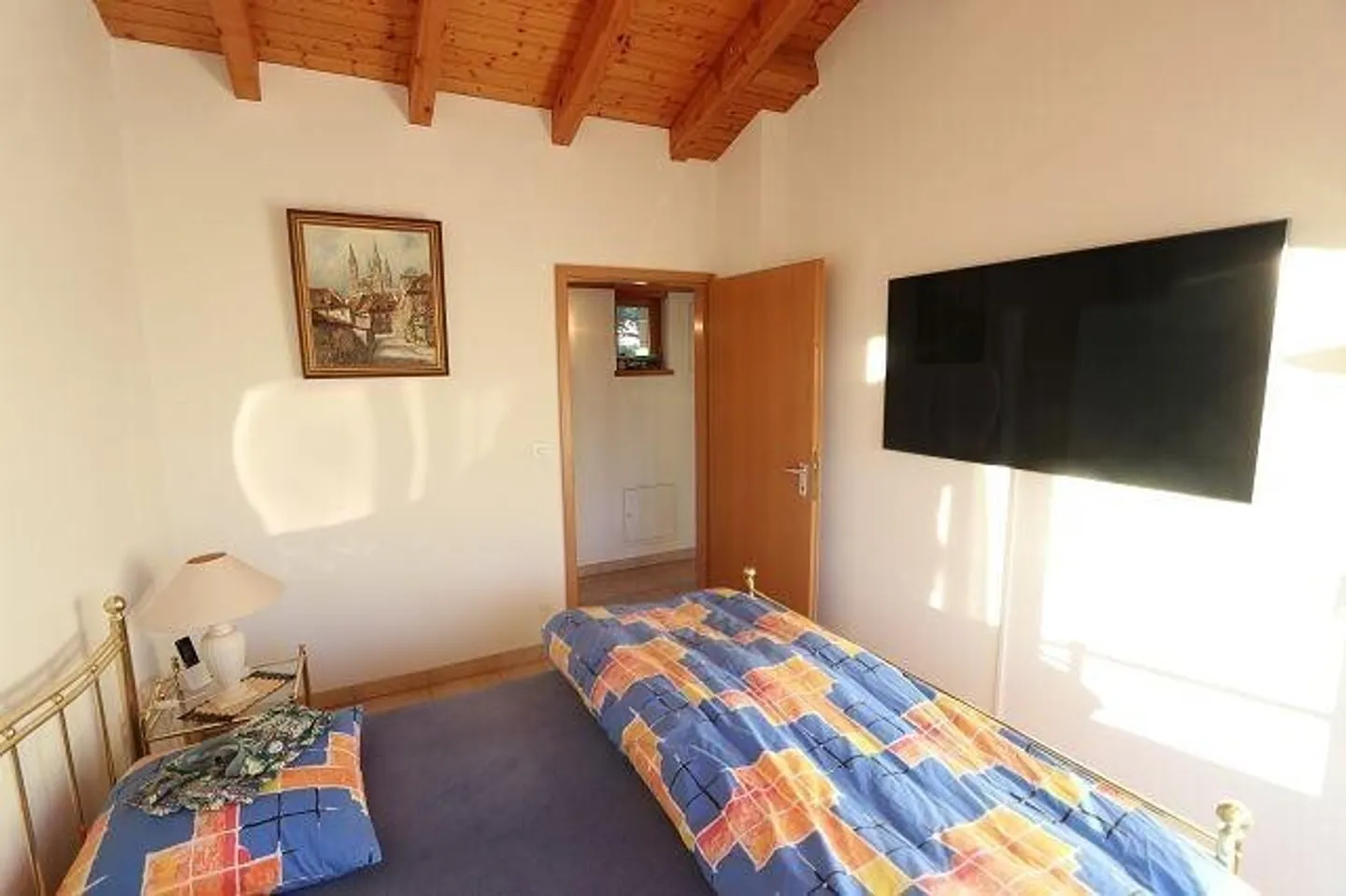 4 1/2-Room Villa with Pool and Large Surroundings - Photo 10 of 13