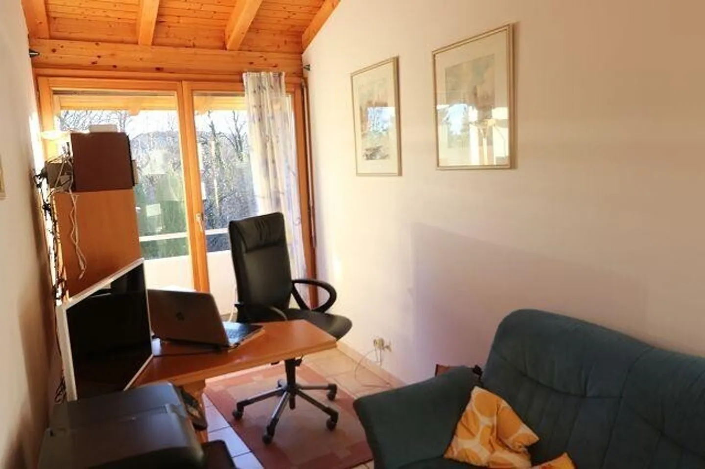 4 1/2-Room Villa with Pool and Large Surroundings - Photo 11 of 13