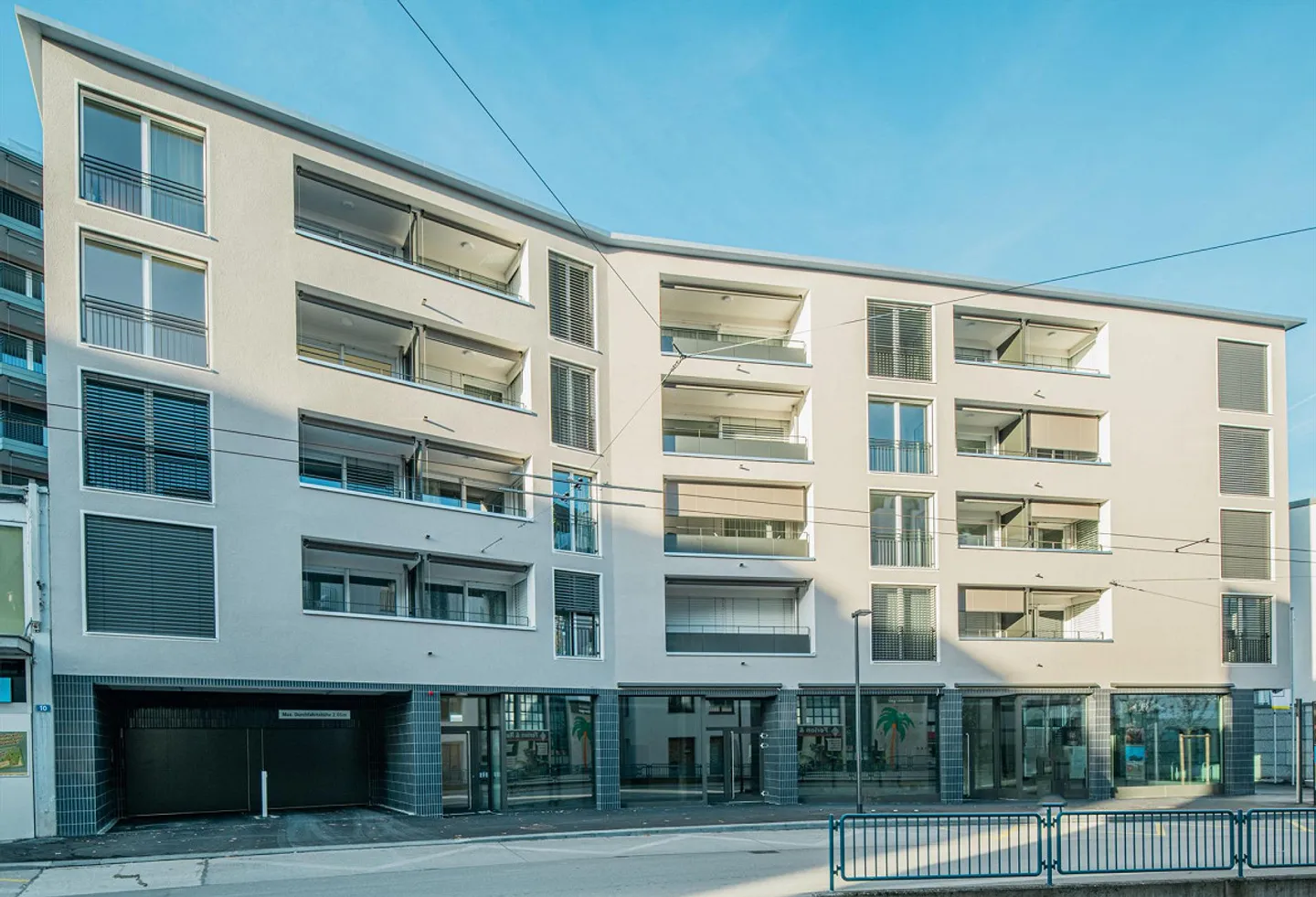 Espace commercial attrayant au centre de Neuhausen ! - Photo 1 sur 9