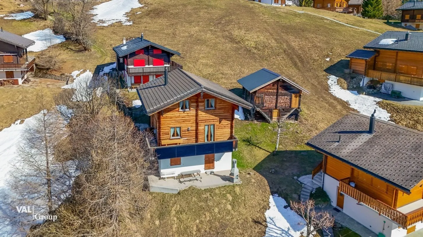 Holiday chalet with panoramic views, two apartments and a stable with potential - Photo 1 of 13