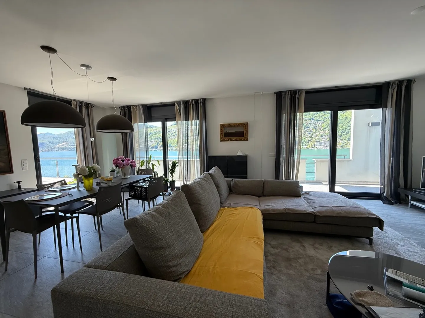 VILLA MODERNE AVEC BELLE VUE SUR LE LAC À 180° - Photo 6 sur 13