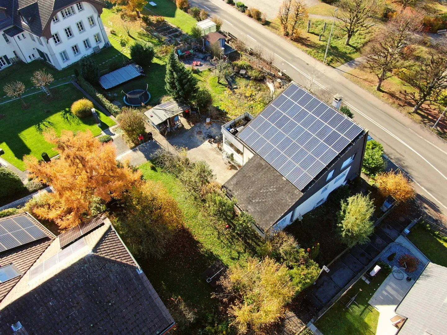 Attraktives 8.5-Zimmer Einfamilienhaus mit Einliegerwohnung - Foto 2 von 6