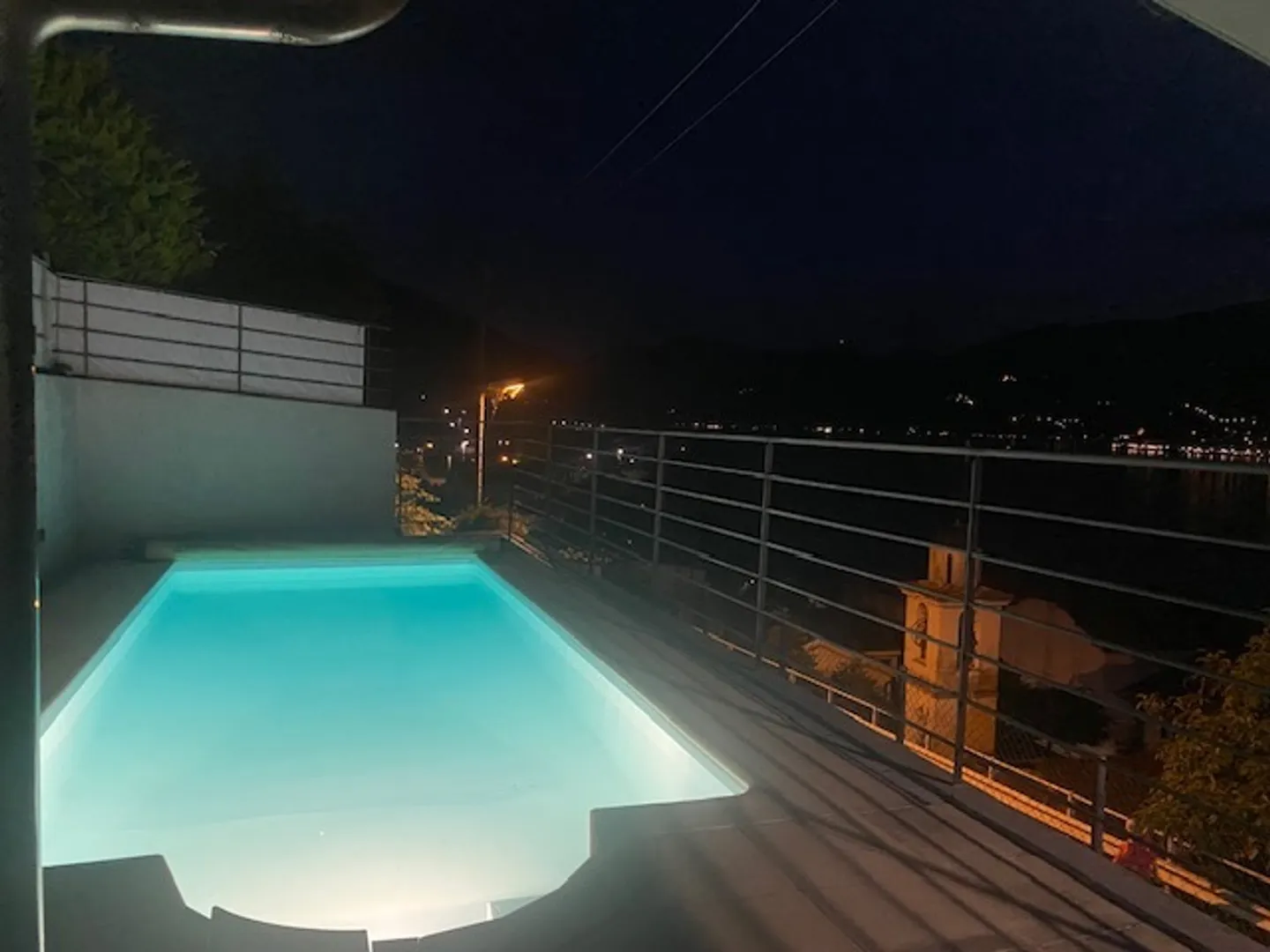 VILLA MODERNE AVEC BELLE VUE SUR LE LAC À 180° - Photo 13 sur 13