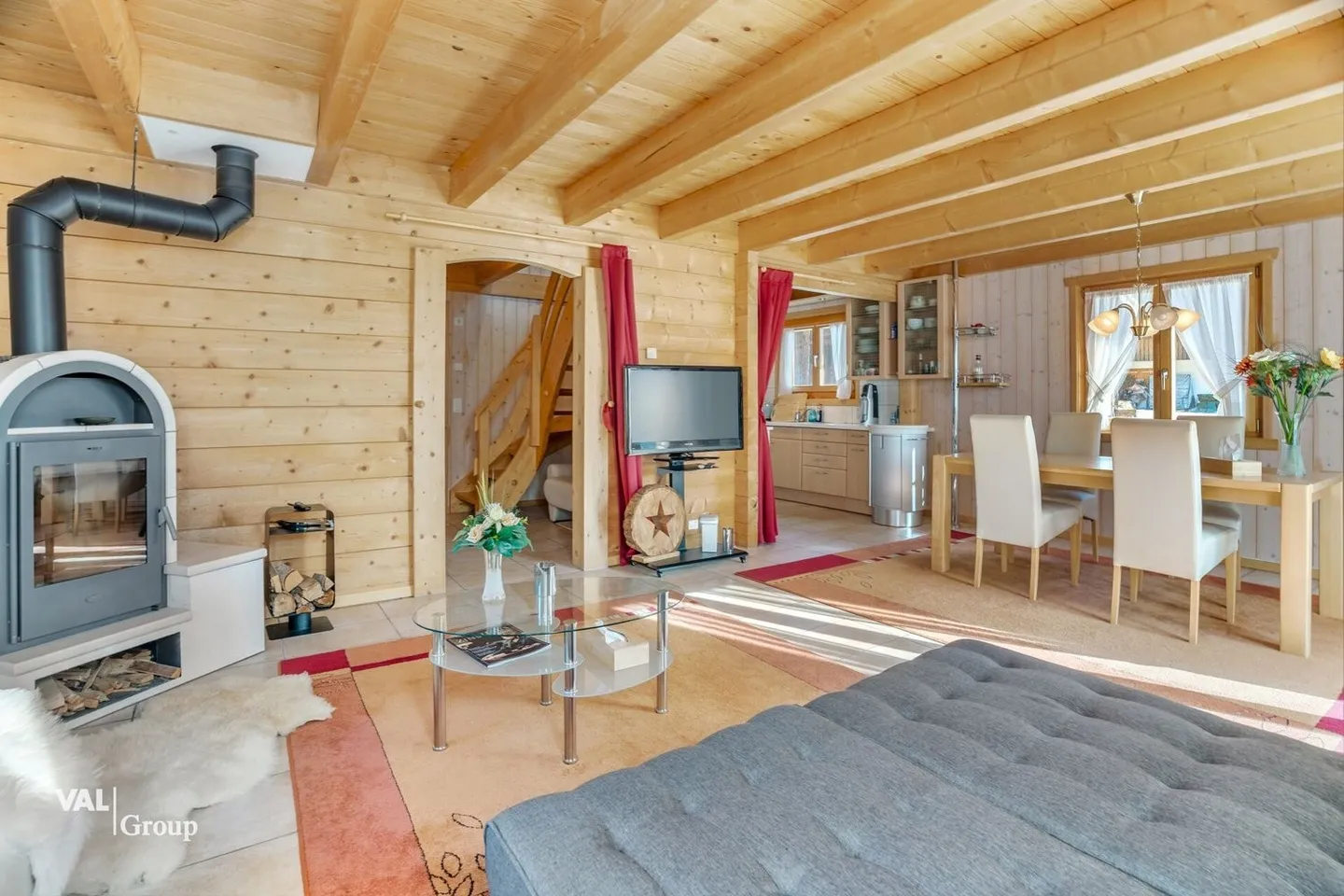 Holiday chalet with panoramic views, two apartments and a stable with potential - Photo 6 of 13