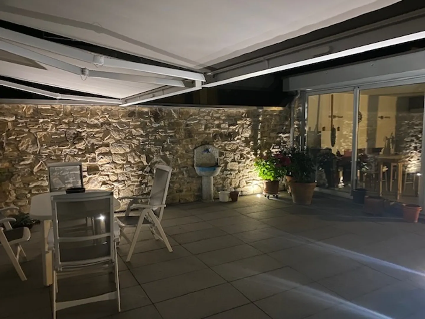 VILLA MODERNE AVEC BELLE VUE SUR LE LAC À 180° - Photo 11 sur 13