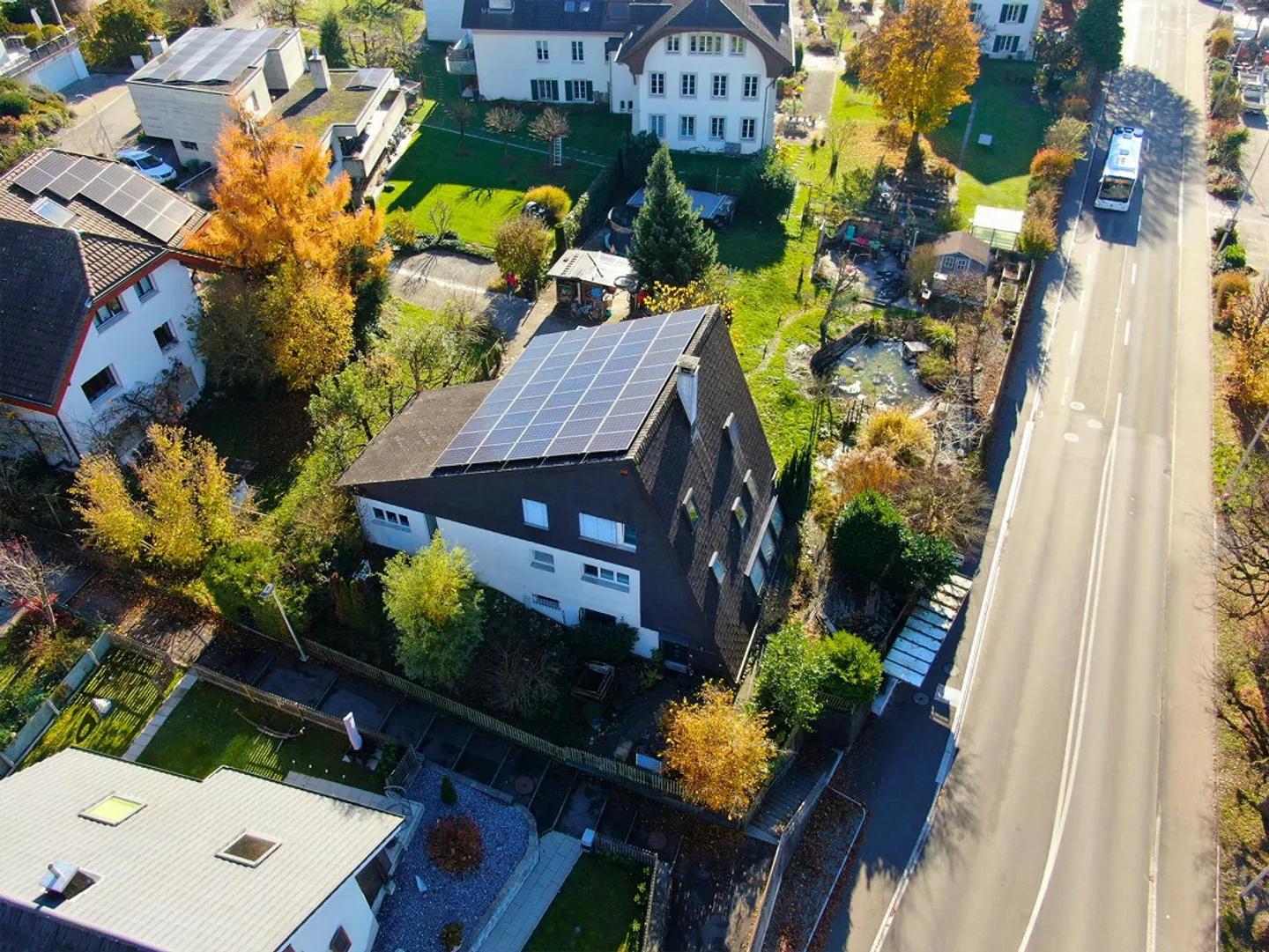 Attraktives 8.5-Zimmer Einfamilienhaus mit Einliegerwohnung - Foto 4 von 6