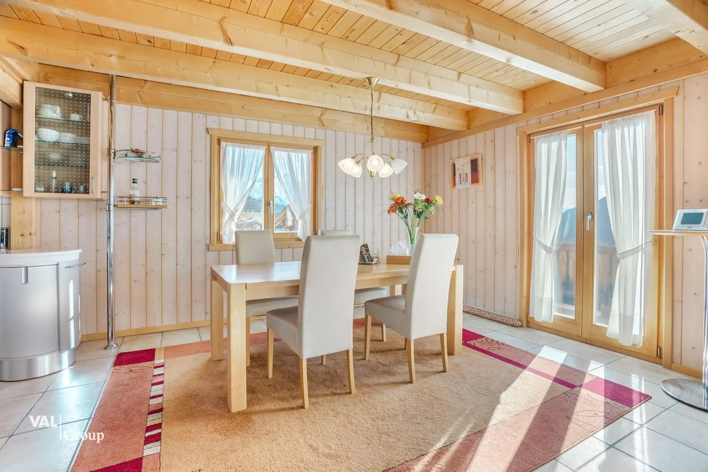 Holiday chalet with panoramic views, two apartments and a stable with potential - Photo 8 of 13