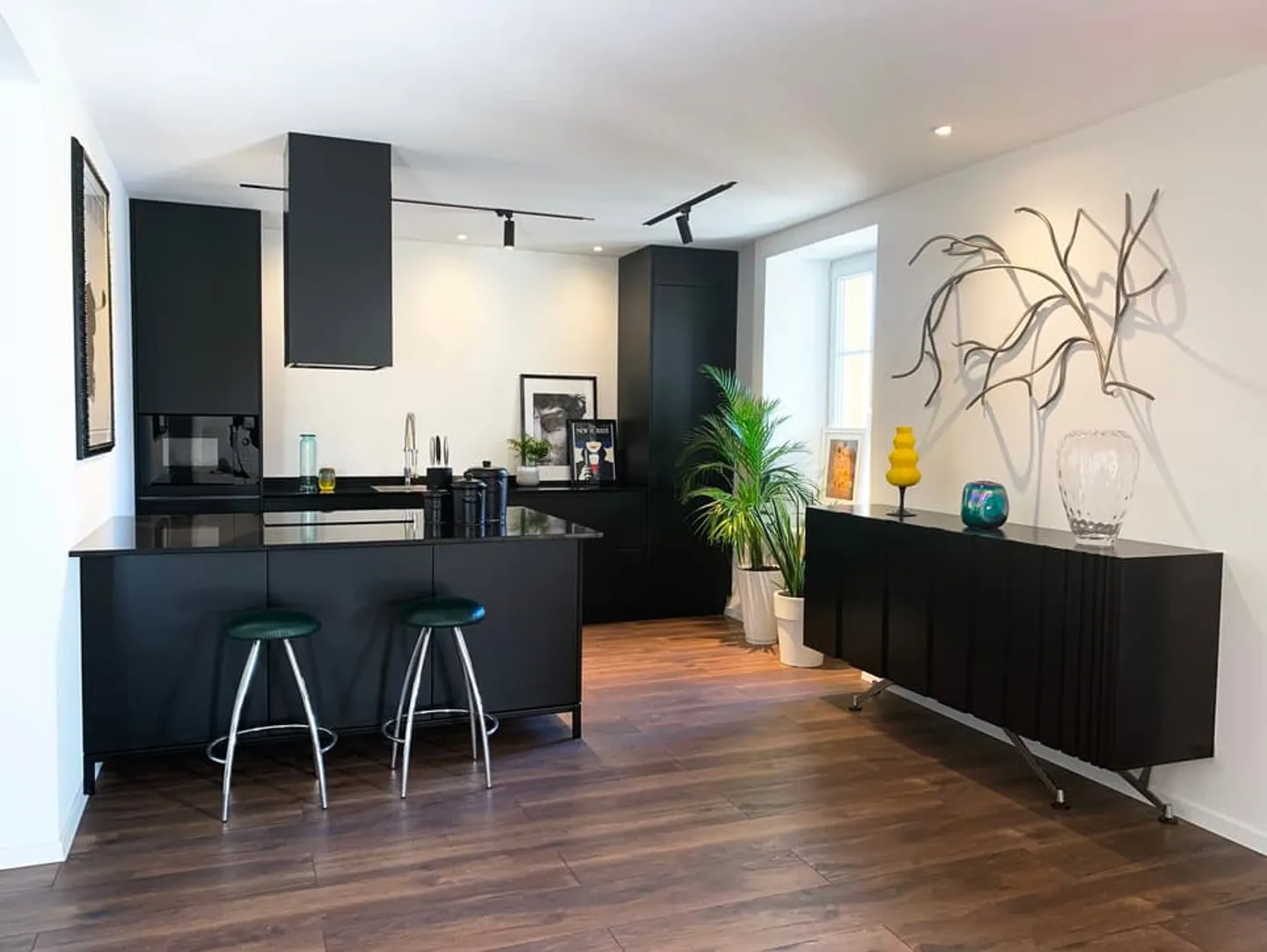 Elegant apartment with 31m2 terrace in the city center - Photo 5 of 13