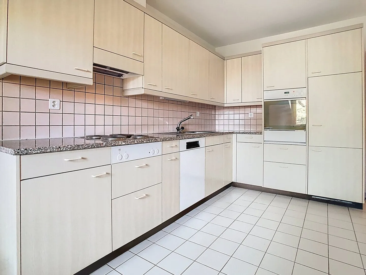 Apartment for rent - Photo 3 of 13