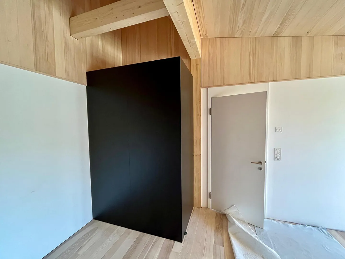 Historic Timber Construction Meets Modern Architecture - Photo 6 of 8