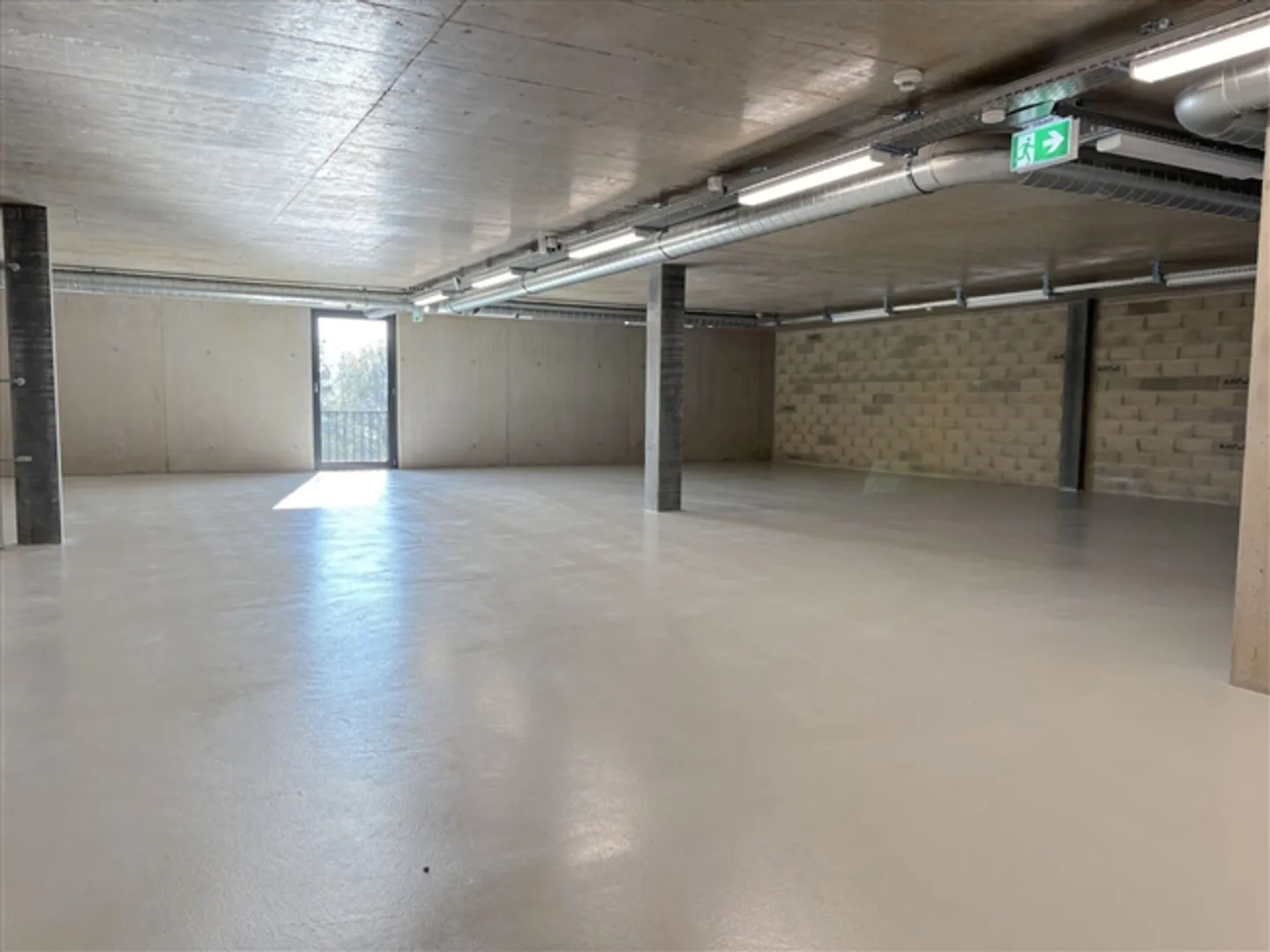 "Vaud Storage Commercial Storage Rooms, TEMPORARILY for Rent in Bussigny" - Photo 2 of 6