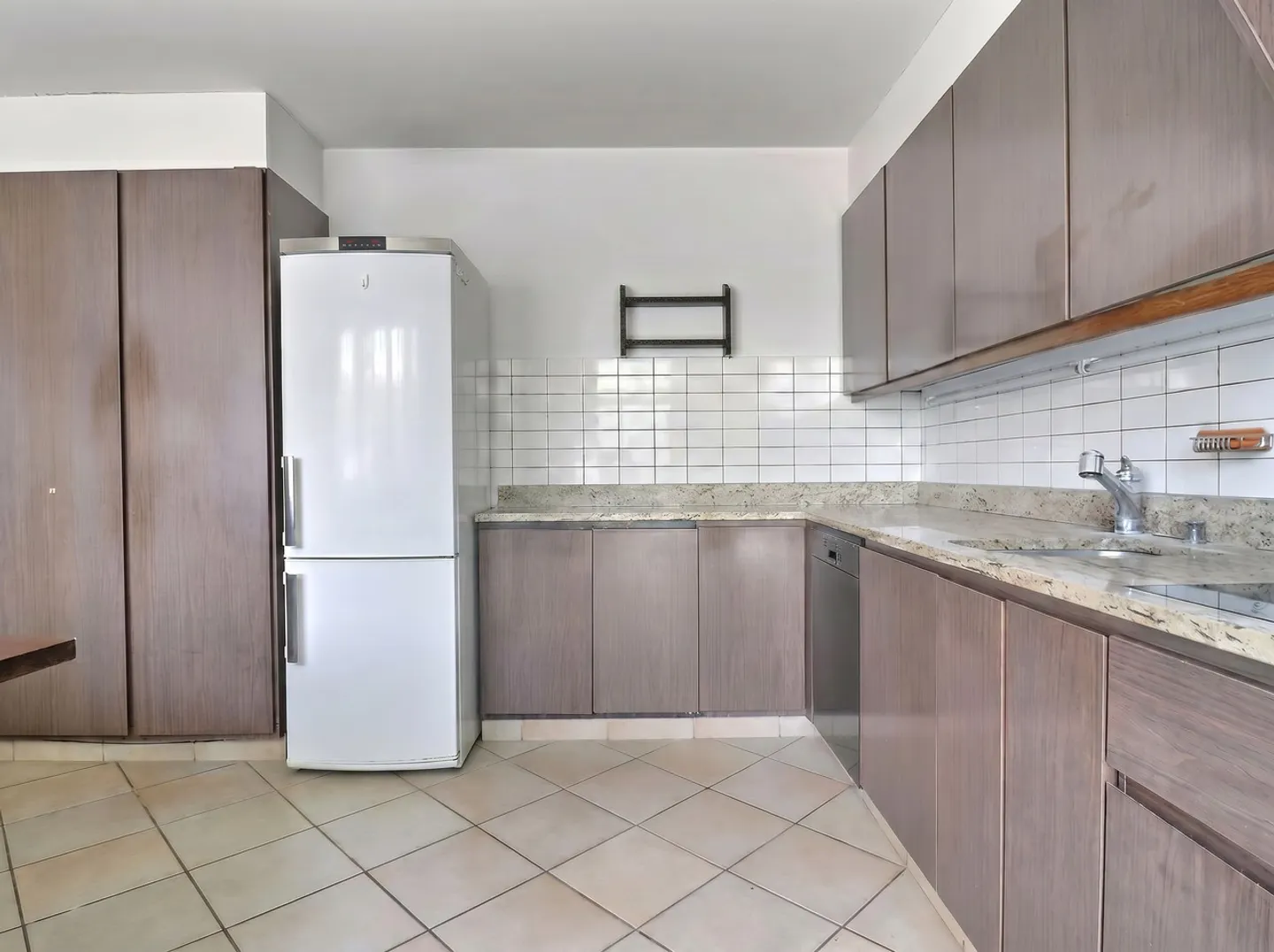 Anwesen mit zwei 4,5 Zimmerwohnungen in herrlicher Lage auf einem 1'457 m² grossen Grundstück - Foto 11 von 19