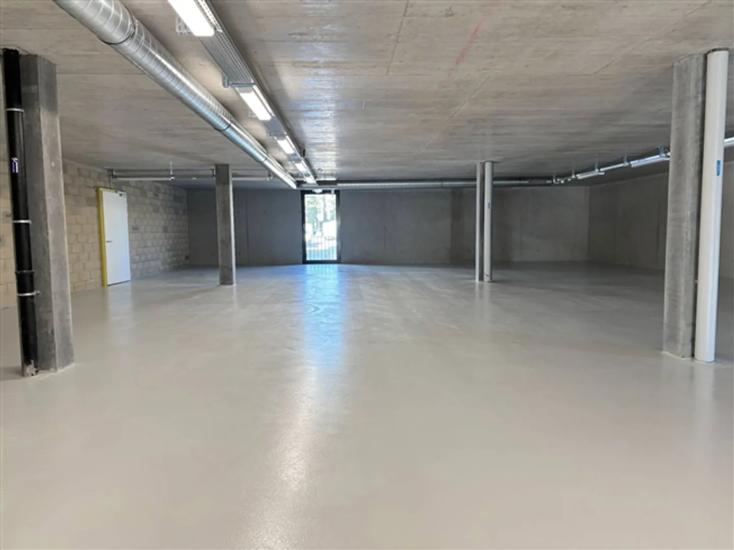 "Vaud Storage Commercial Storage Rooms, TEMPORARILY for Rent in Bussigny" - Photo 4 of 6