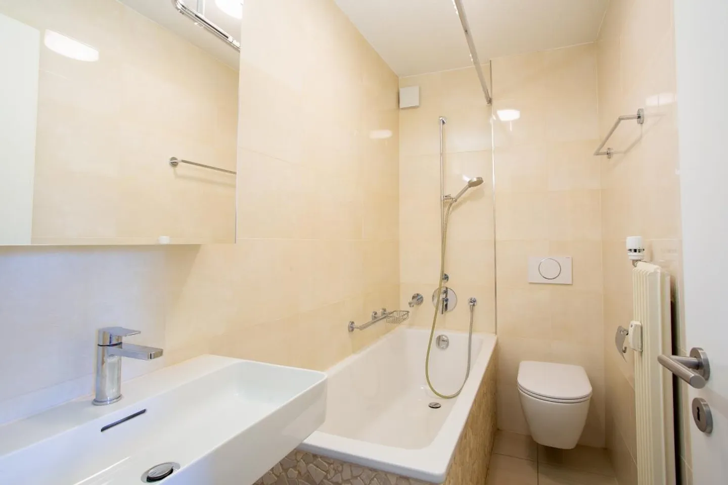 Appartamento moderno in una posizione centrale - Foto 3 di 3