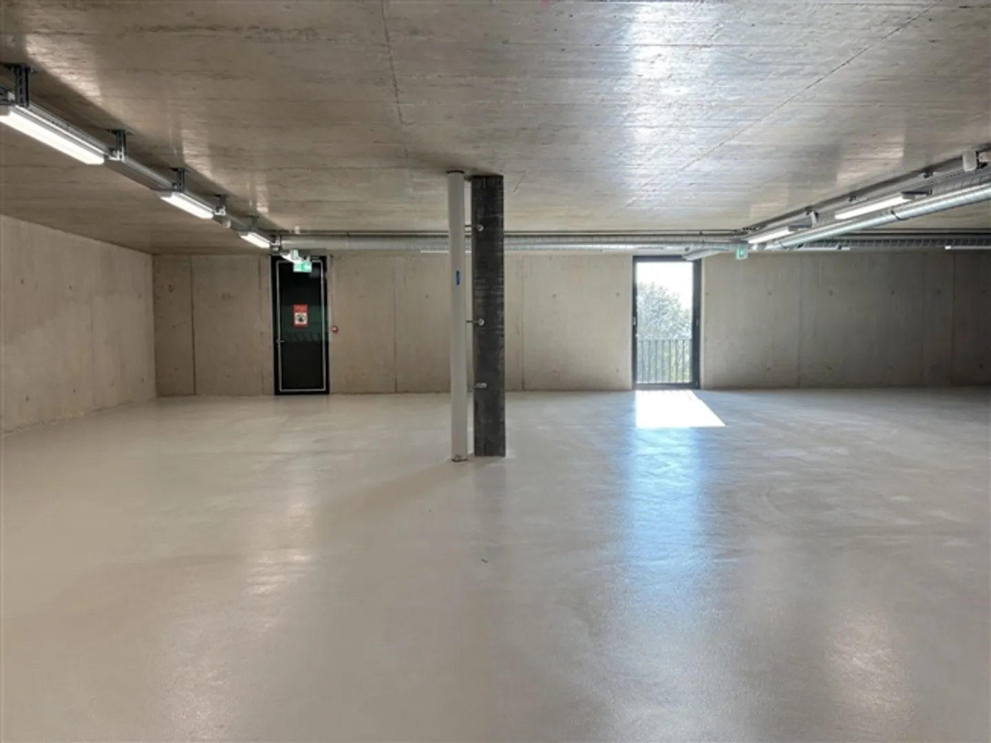 "Vaud Storage Commercial Storage Rooms, TEMPORARILY for Rent in Bussigny" - Photo 5 of 6