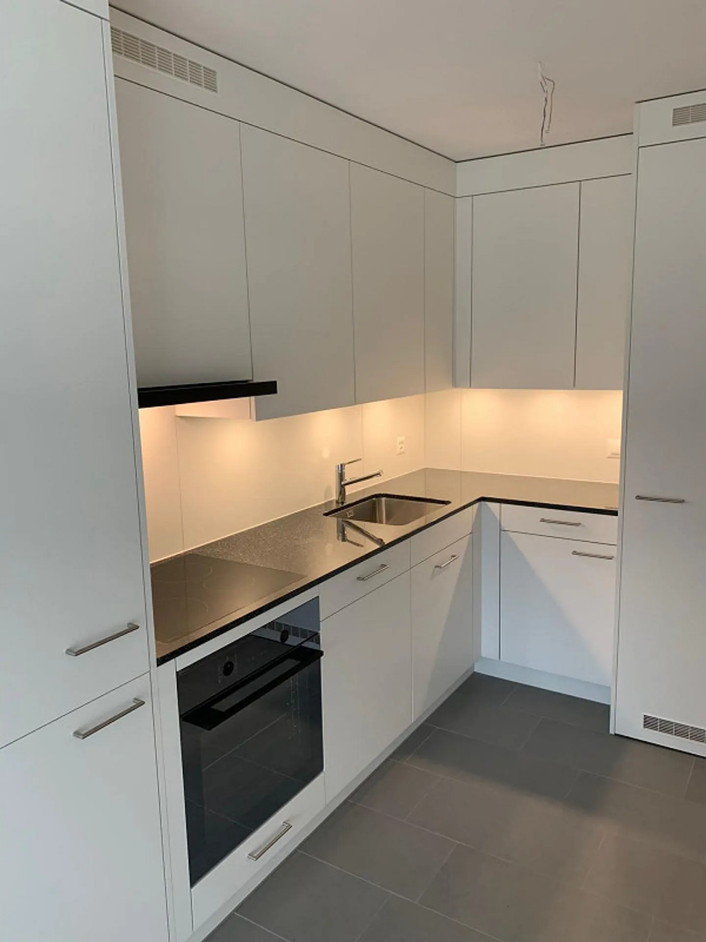 Renovated 1.5 Room Apartment! - Photo 1 of 4