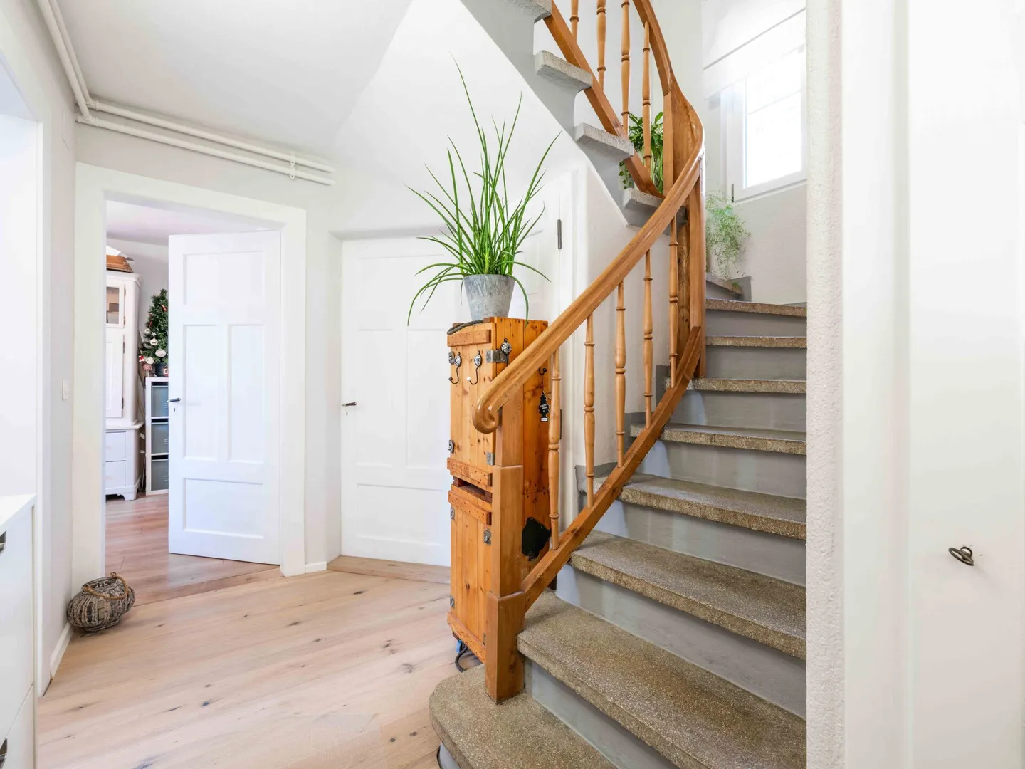 Charming Single-Family House - Photo 3 of 21