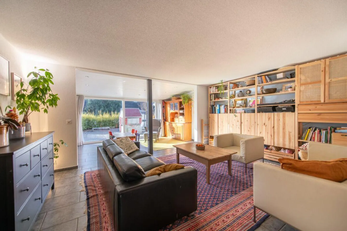 Attractive 6.5-room semi-detached house in a family-friendly location - Photo 2 of 23