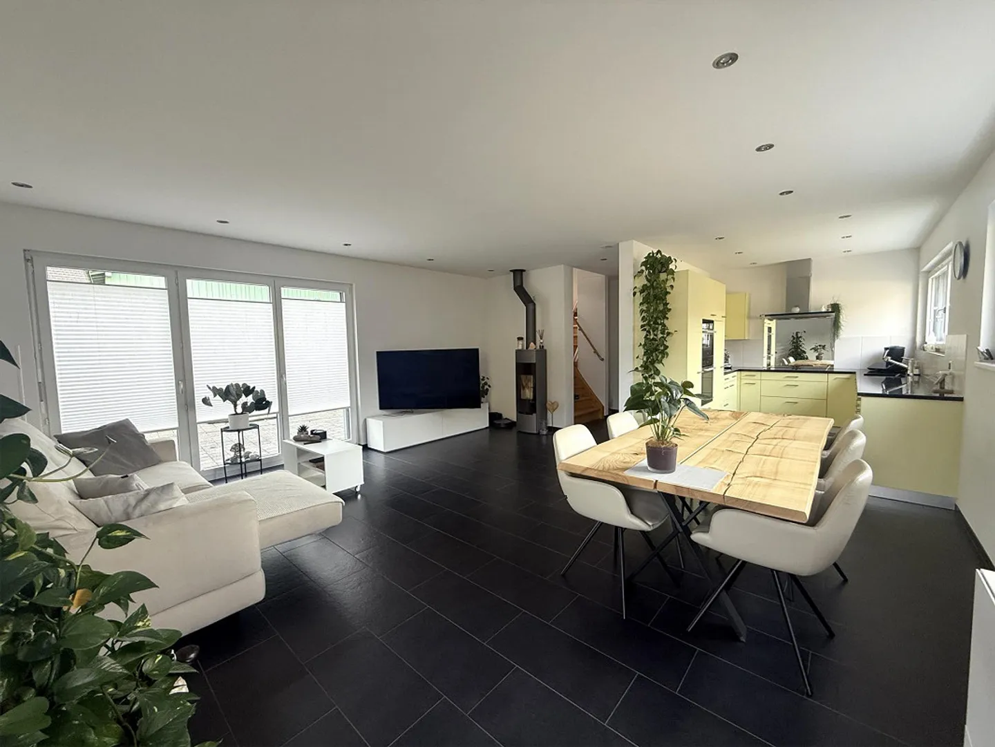 Ampia casa unifamiliare di 5,5 stanze con grande terrazza e molte stanze accessorie - Foto 3 di 20