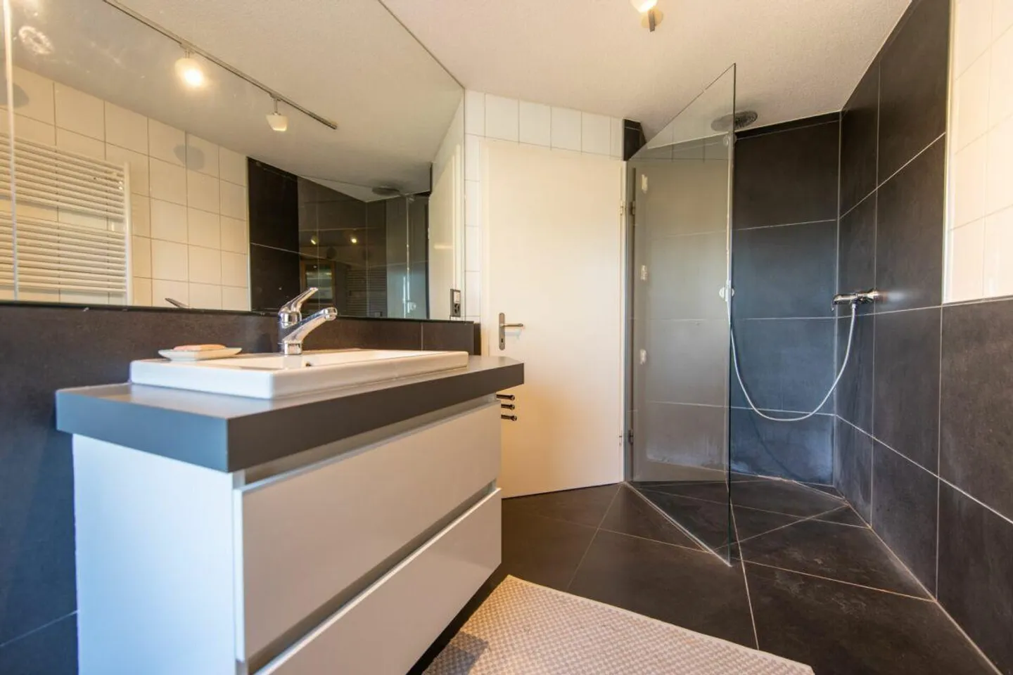 Attractive 6.5-room semi-detached house in a family-friendly location - Photo 11 of 23