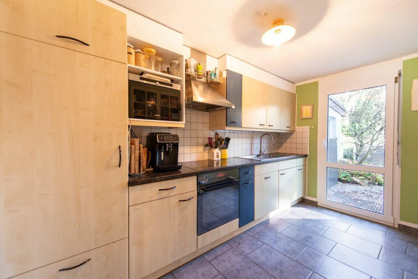 Attractive 6.5-room semi-detached house in a family-friendly location - Photo 4 of 23