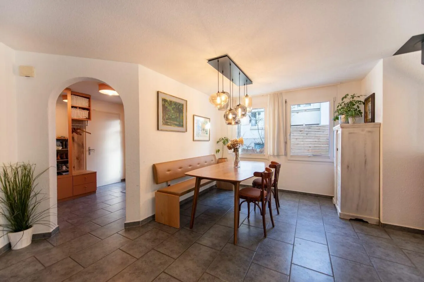 Attractive 6.5-room semi-detached house in a family-friendly location - Photo 5 of 23