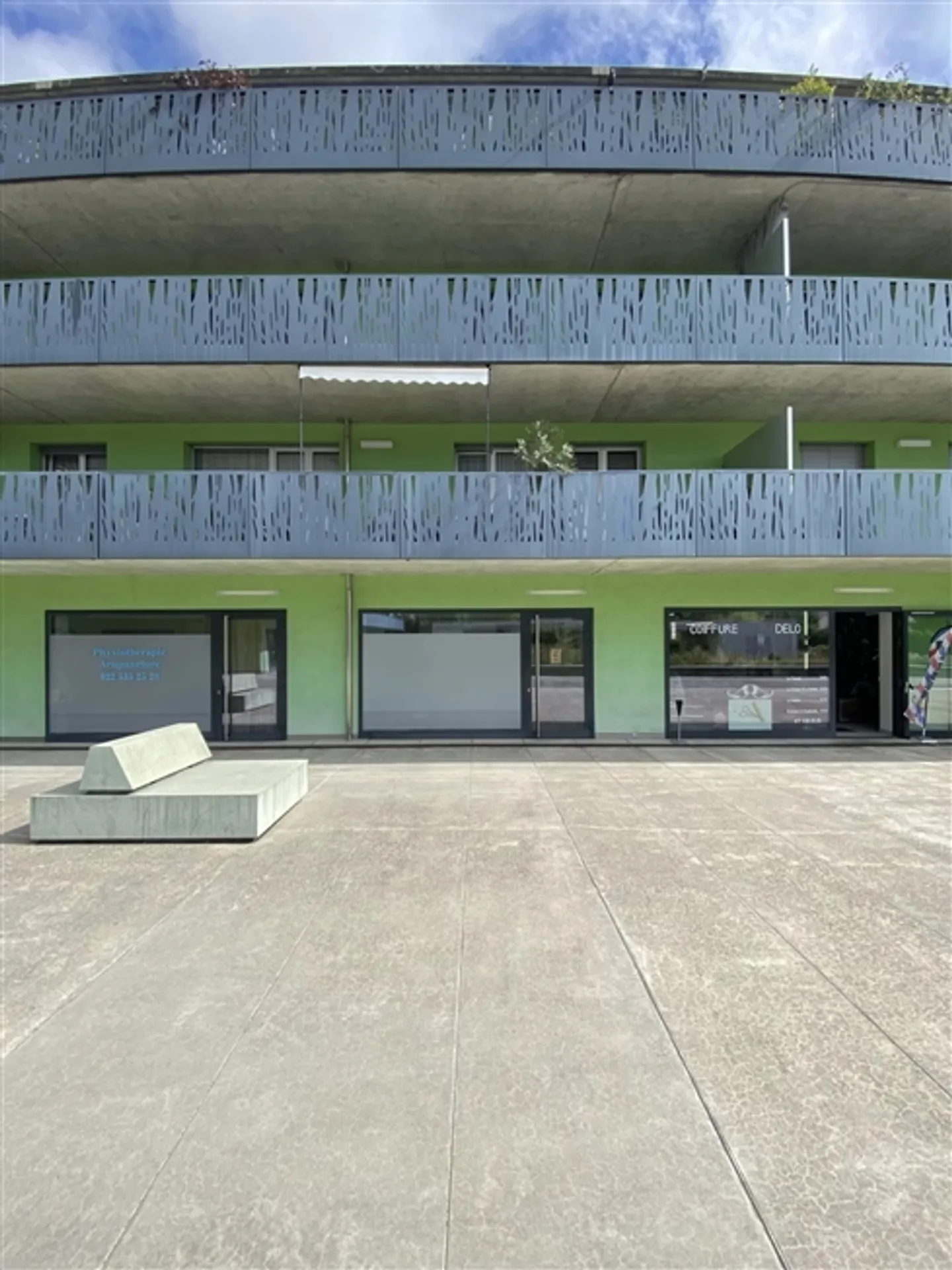 À vendre - Belle galerie commerciale de 88 m² à Le Lignon - Photo 2 sur 4