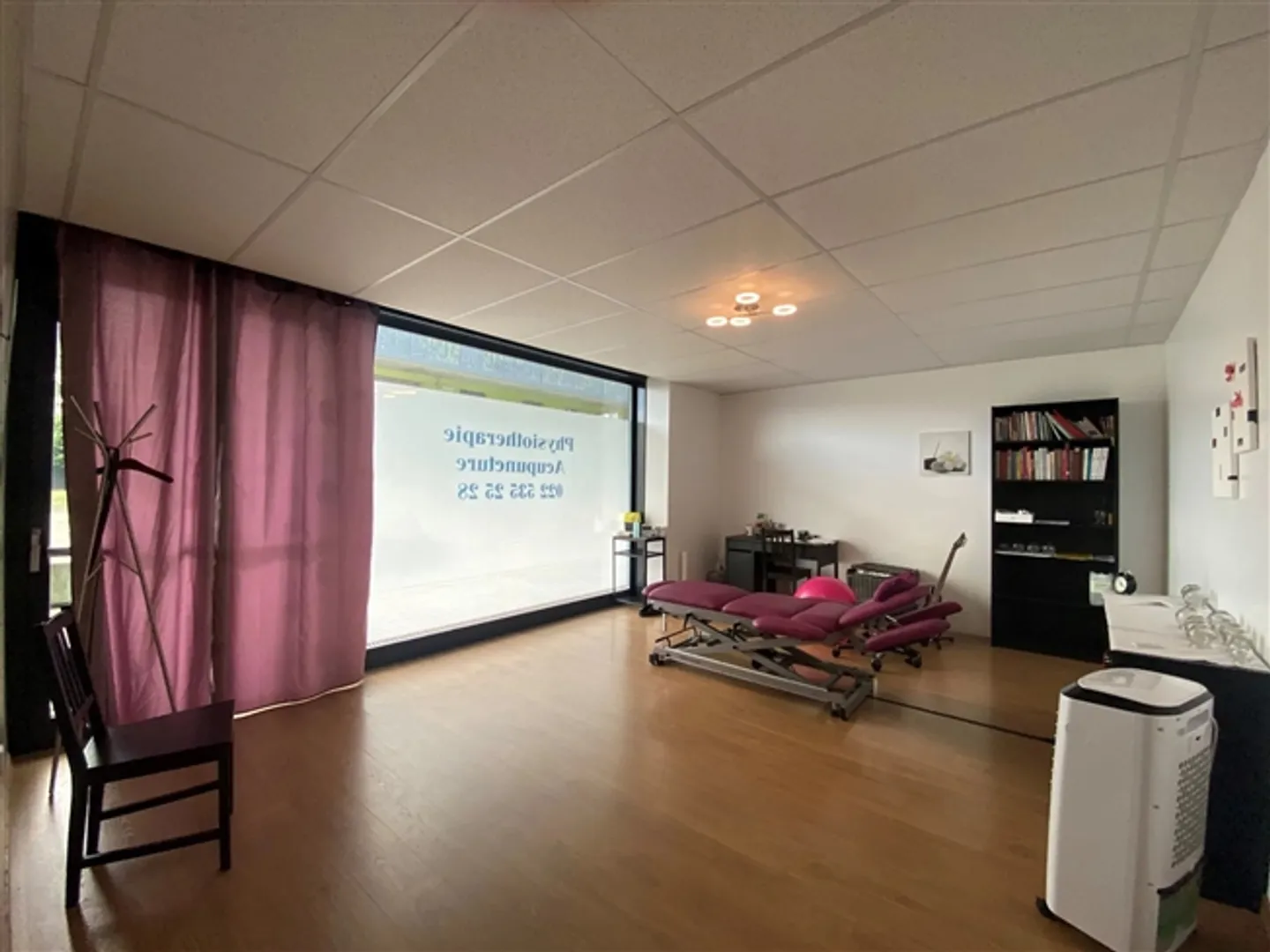 À vendre - Belle galerie commerciale de 88 m² à Le Lignon - Photo 3 sur 4