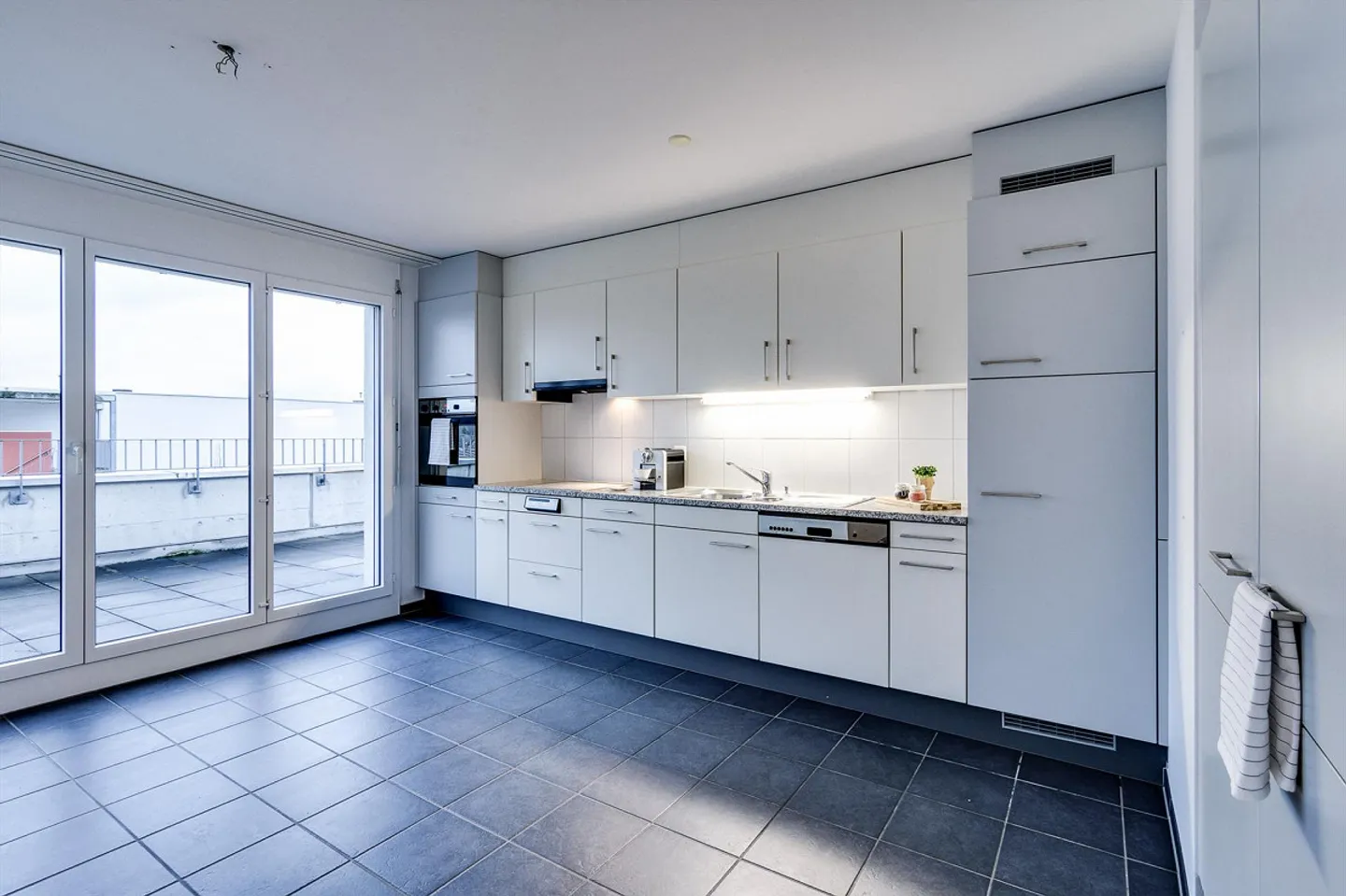 Belle et grande terrasse sur le toit - Photo 3 sur 9