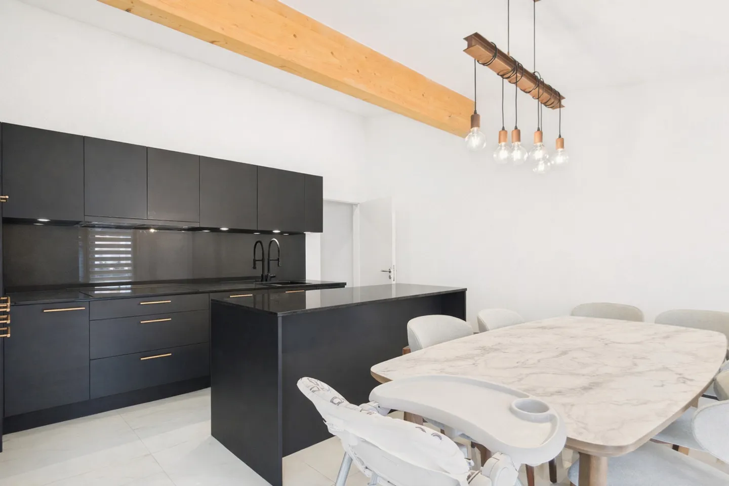 Moderne 4,5-Zimmer Reihenhaus mit Garten in Courtepin - Foto 2 von 11