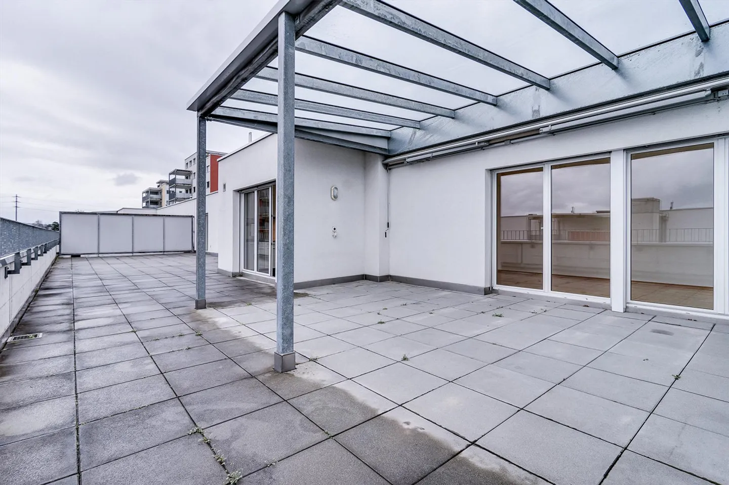 Belle et grande terrasse sur le toit - Photo 6 sur 9