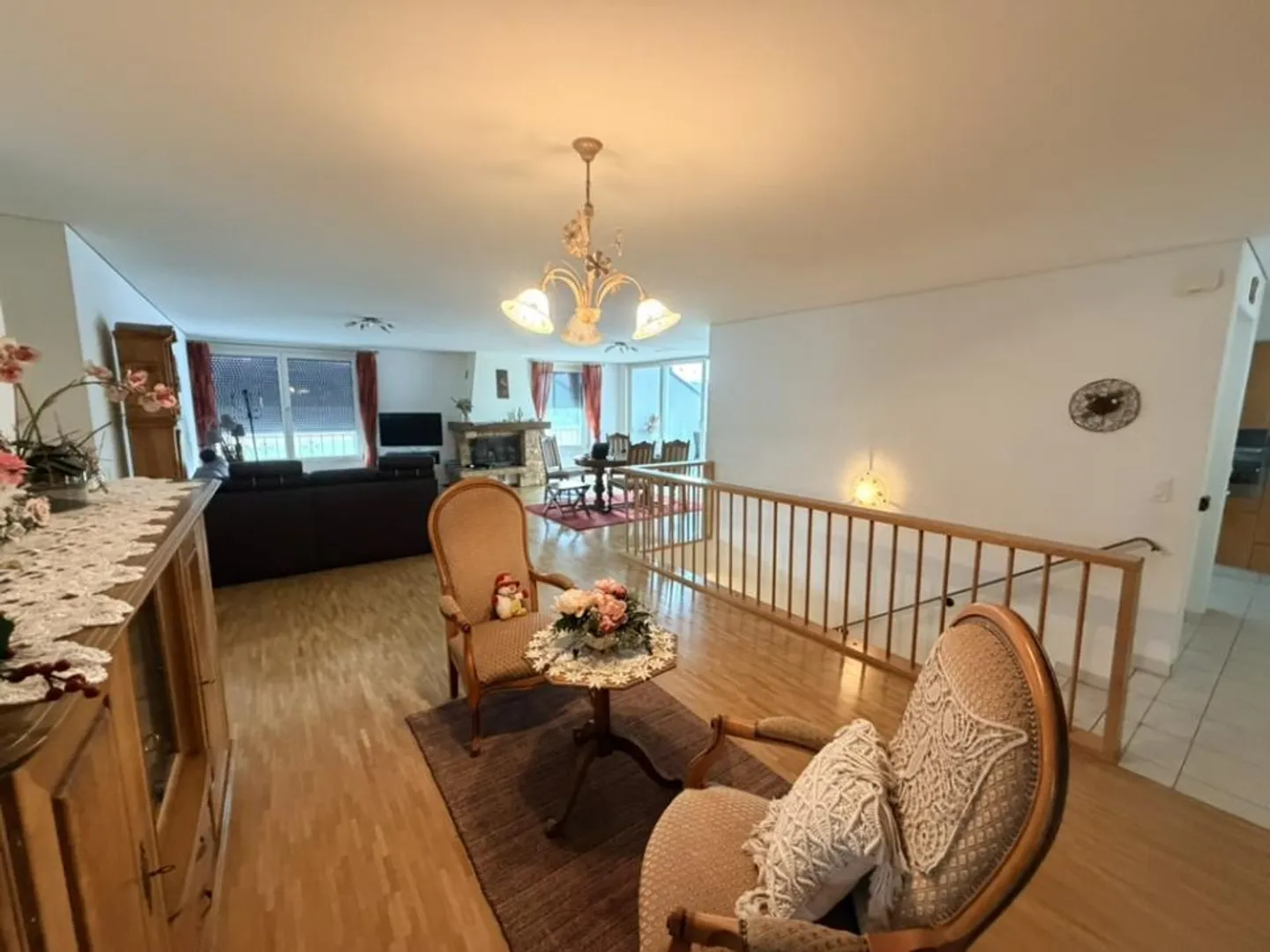 Villa adiacente di 165 m² abitabili + grande deposito - Foto 3 di 7