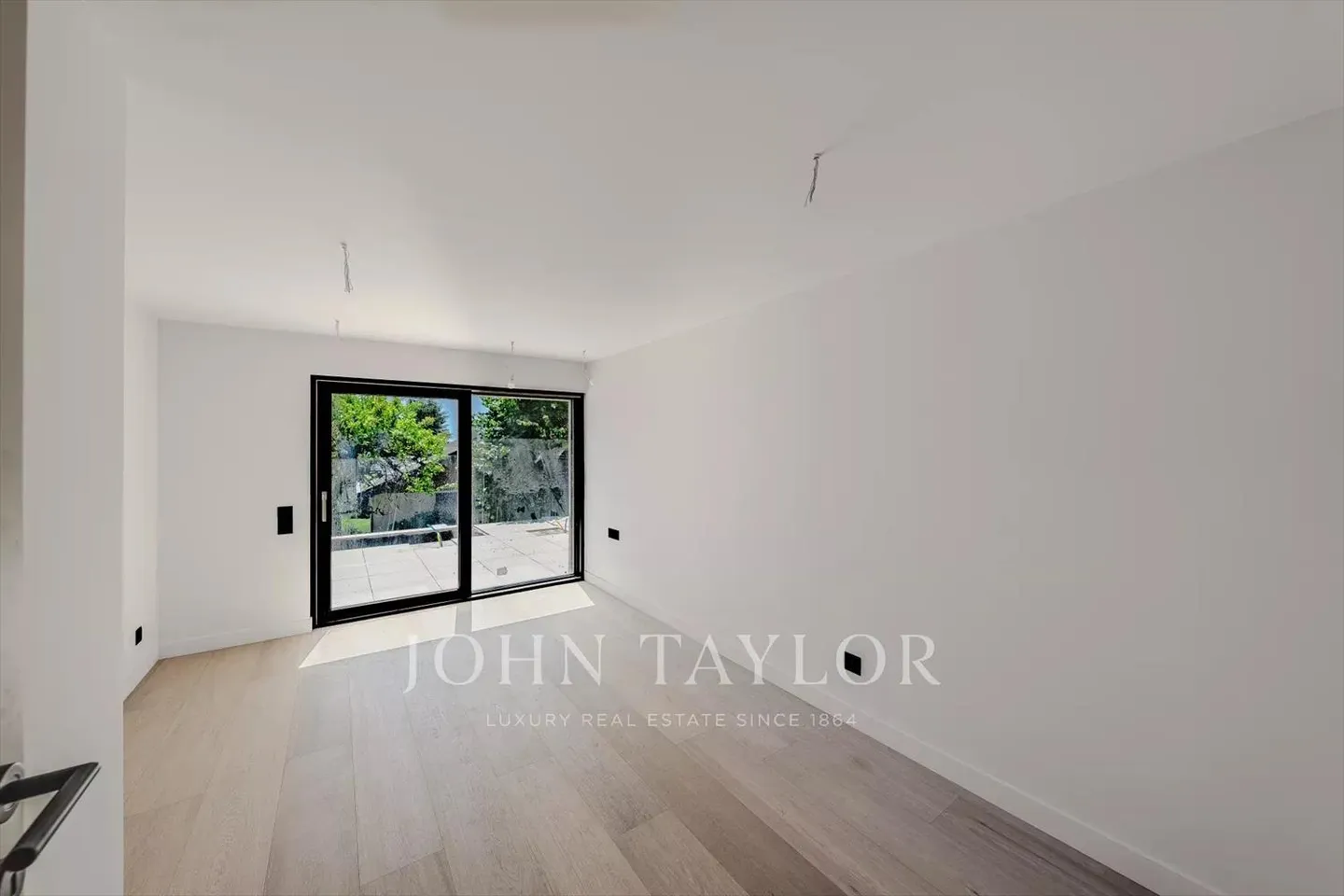 CO-EXCLUSIVITY!! Fully renovated single-family villa in a prime location! - Photo 6 of 13