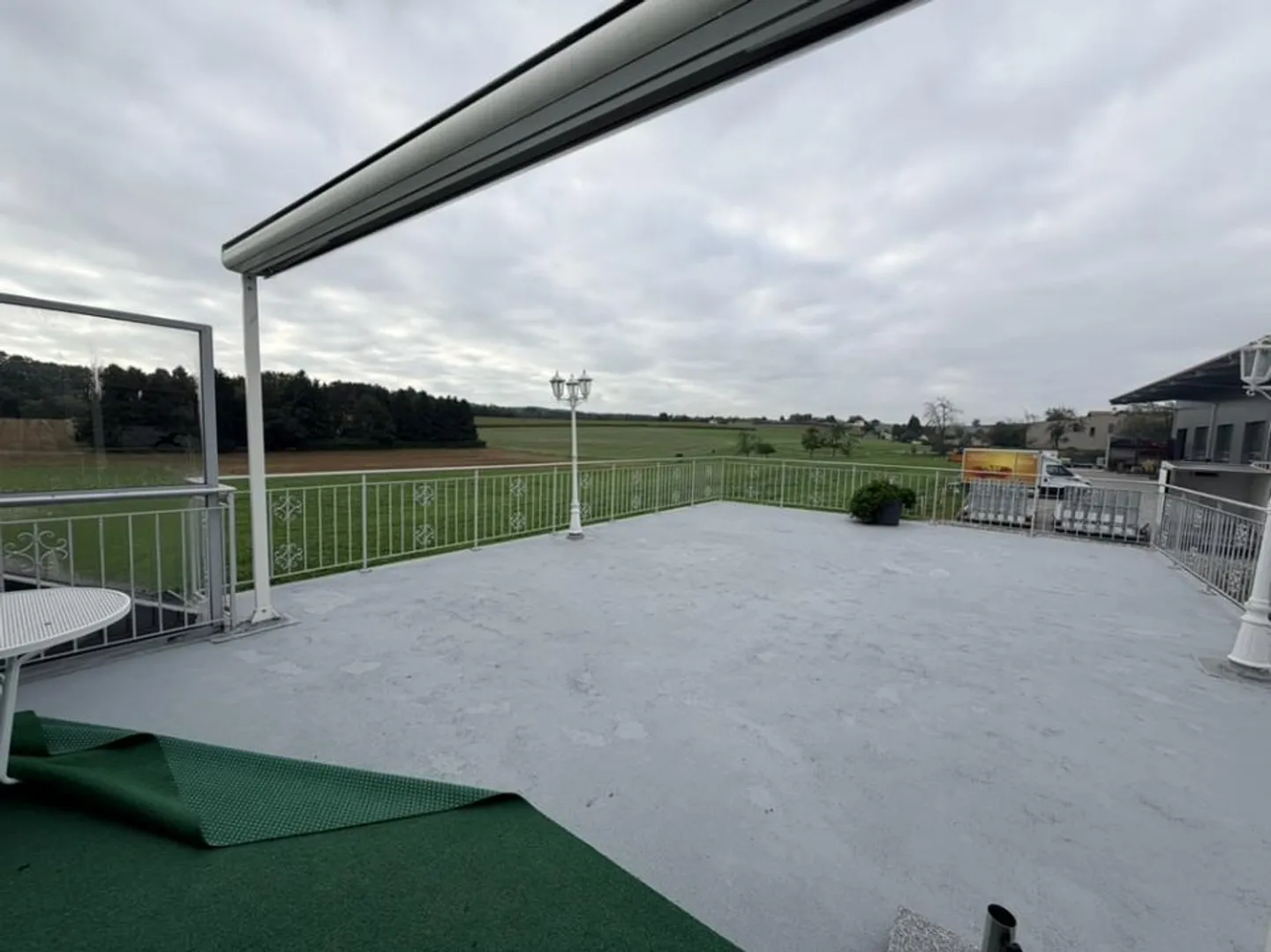 Villa adiacente di 165 m² abitabili + grande deposito - Foto 6 di 7