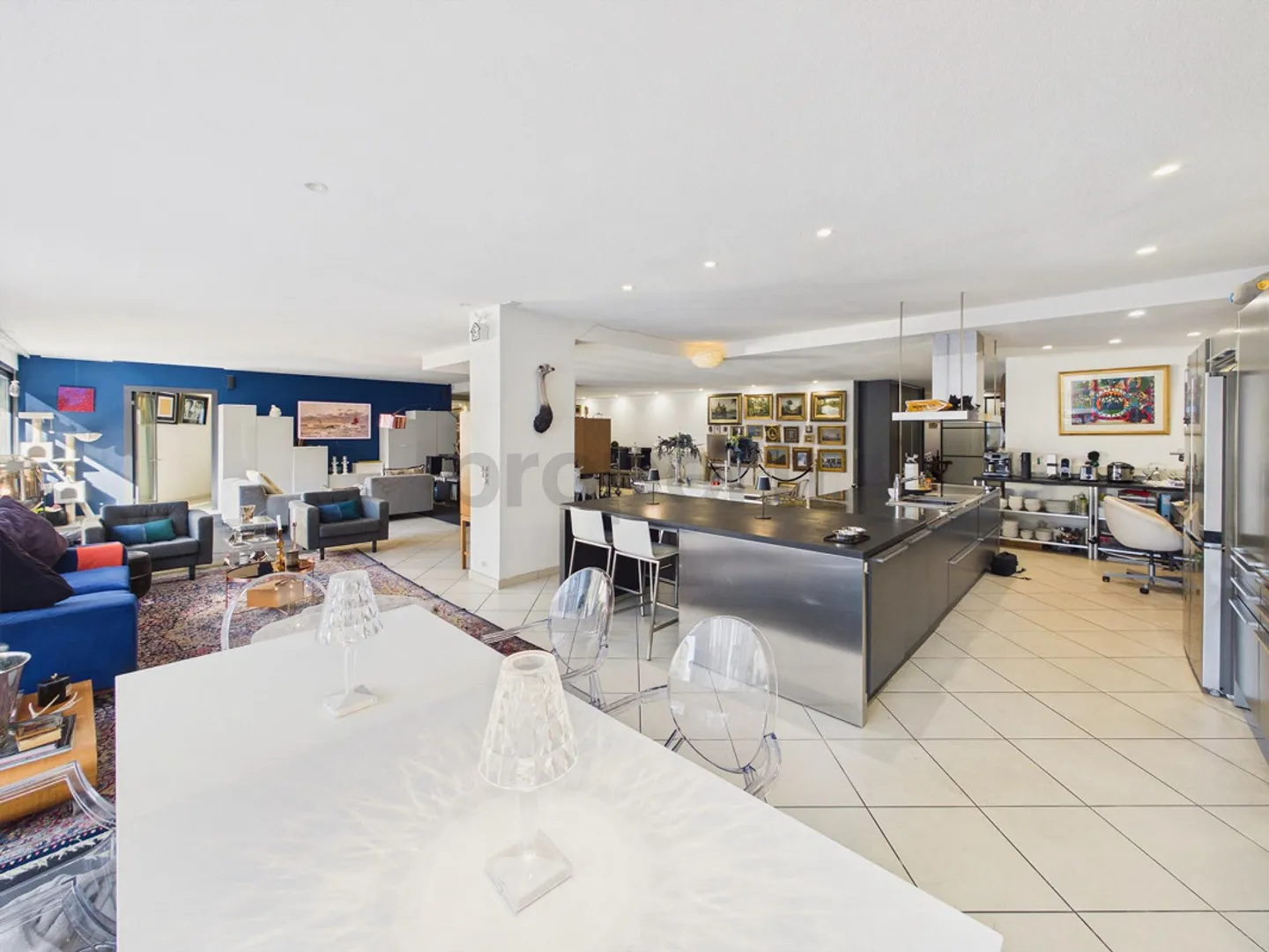 More than 288 m² of Living Space, Mixed Use Possible & Prime Location... - Photo 2 of 11