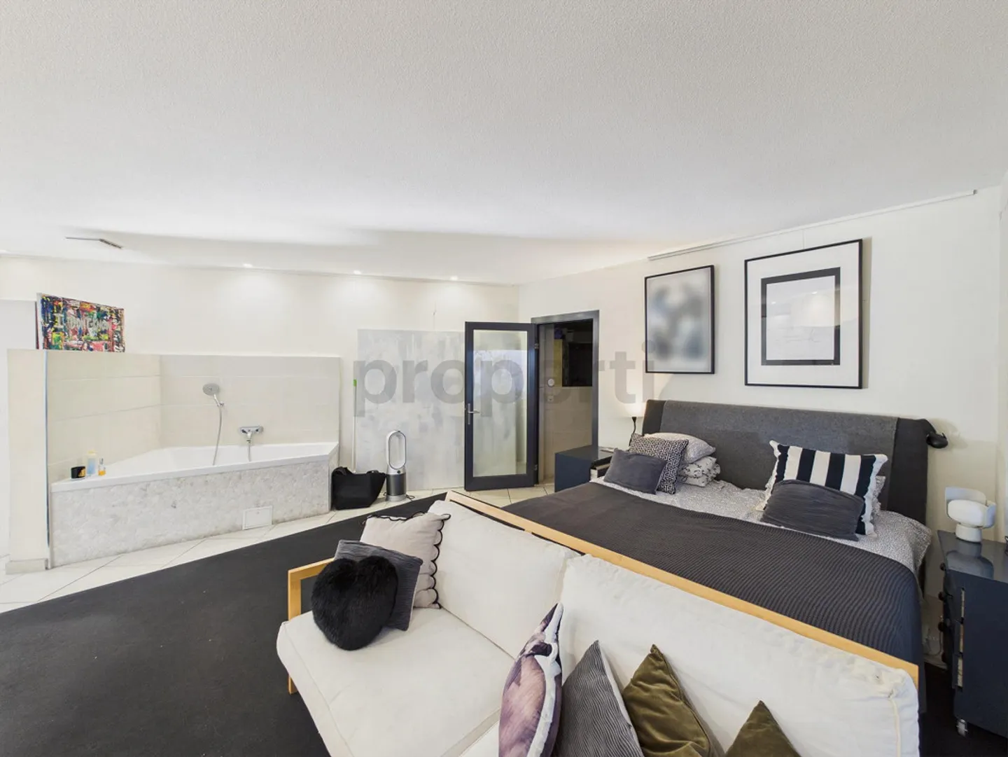 More than 288 m² of Living Space, Mixed Use Possible & Prime Location... - Photo 5 of 11