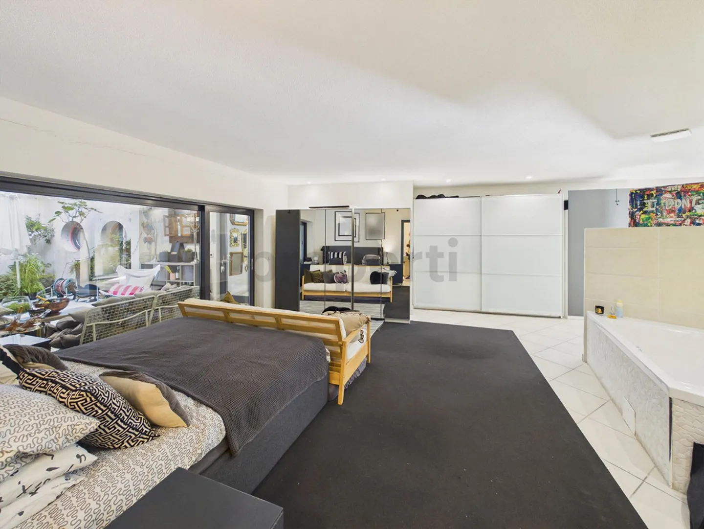 More than 288 m² of Living Space, Mixed Use Possible & Prime Location... - Photo 6 of 11