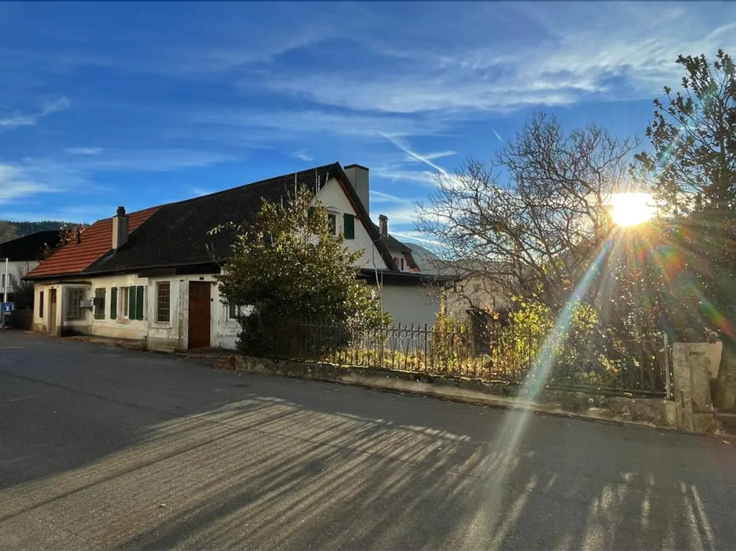 Charming house in the city center to renovate - Photo 1 of 13