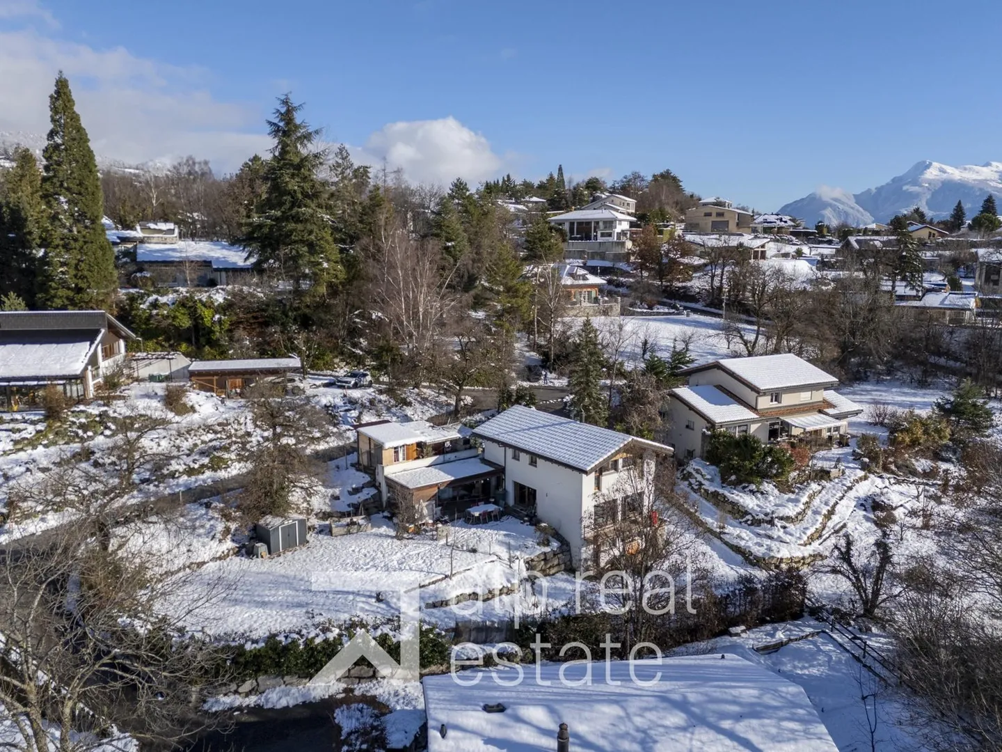 Beautiful family house with heated veranda and open view - Photo 1 of 11